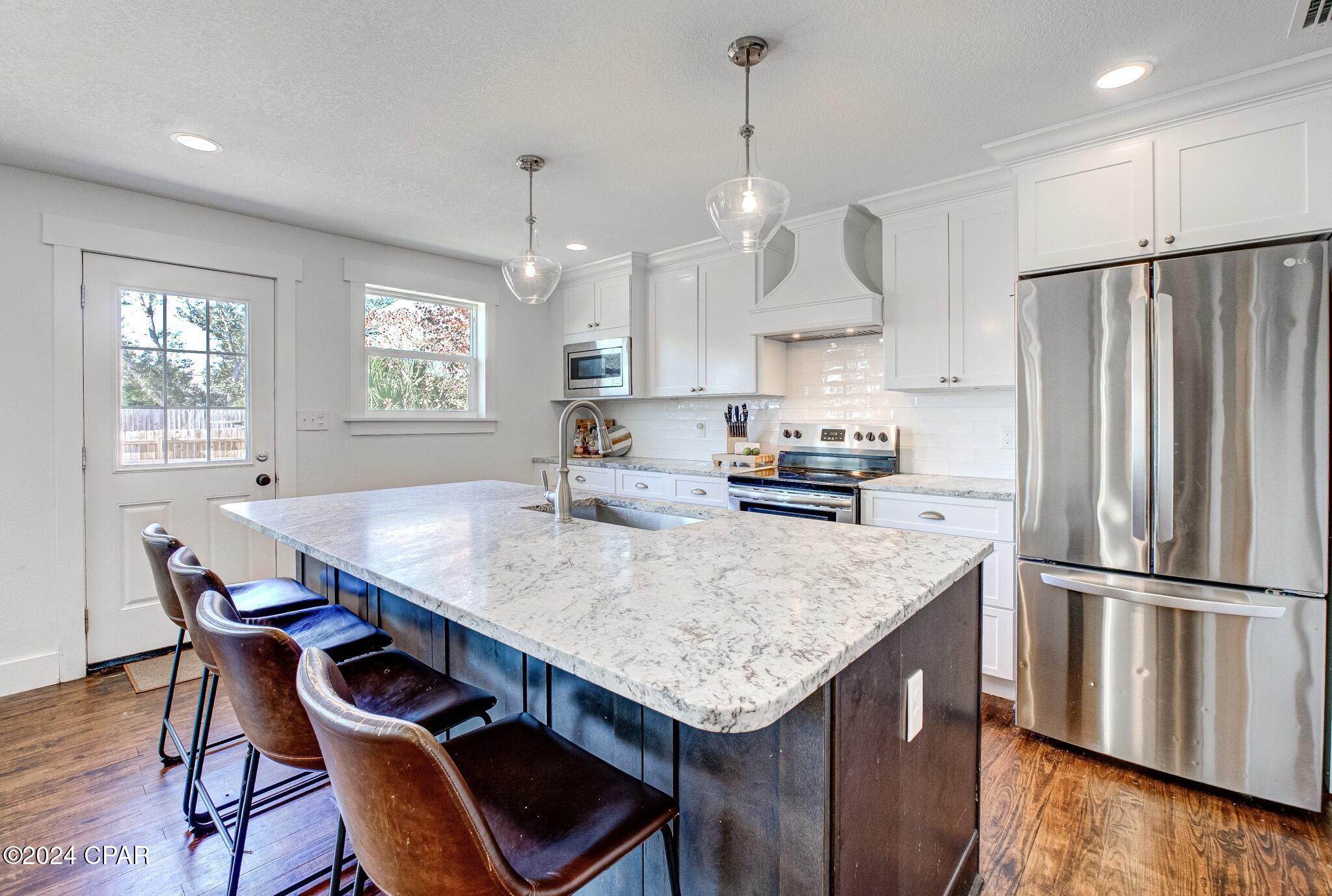 Listing photo id 4 for 307 Palo Alto Avenue