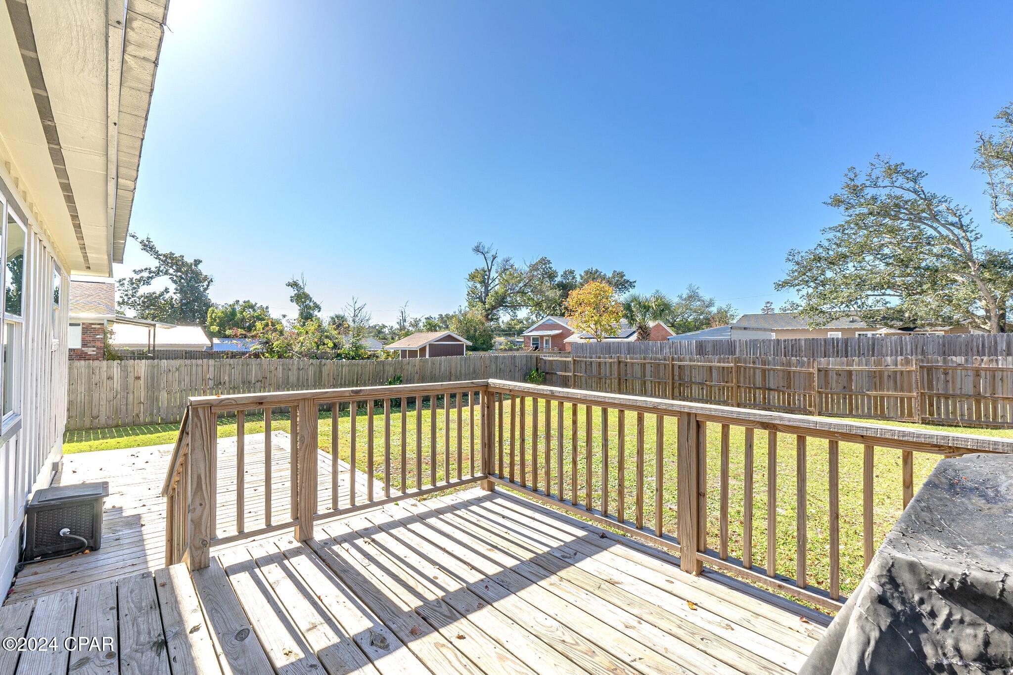 Listing photo id 8 for 307 Palo Alto Avenue