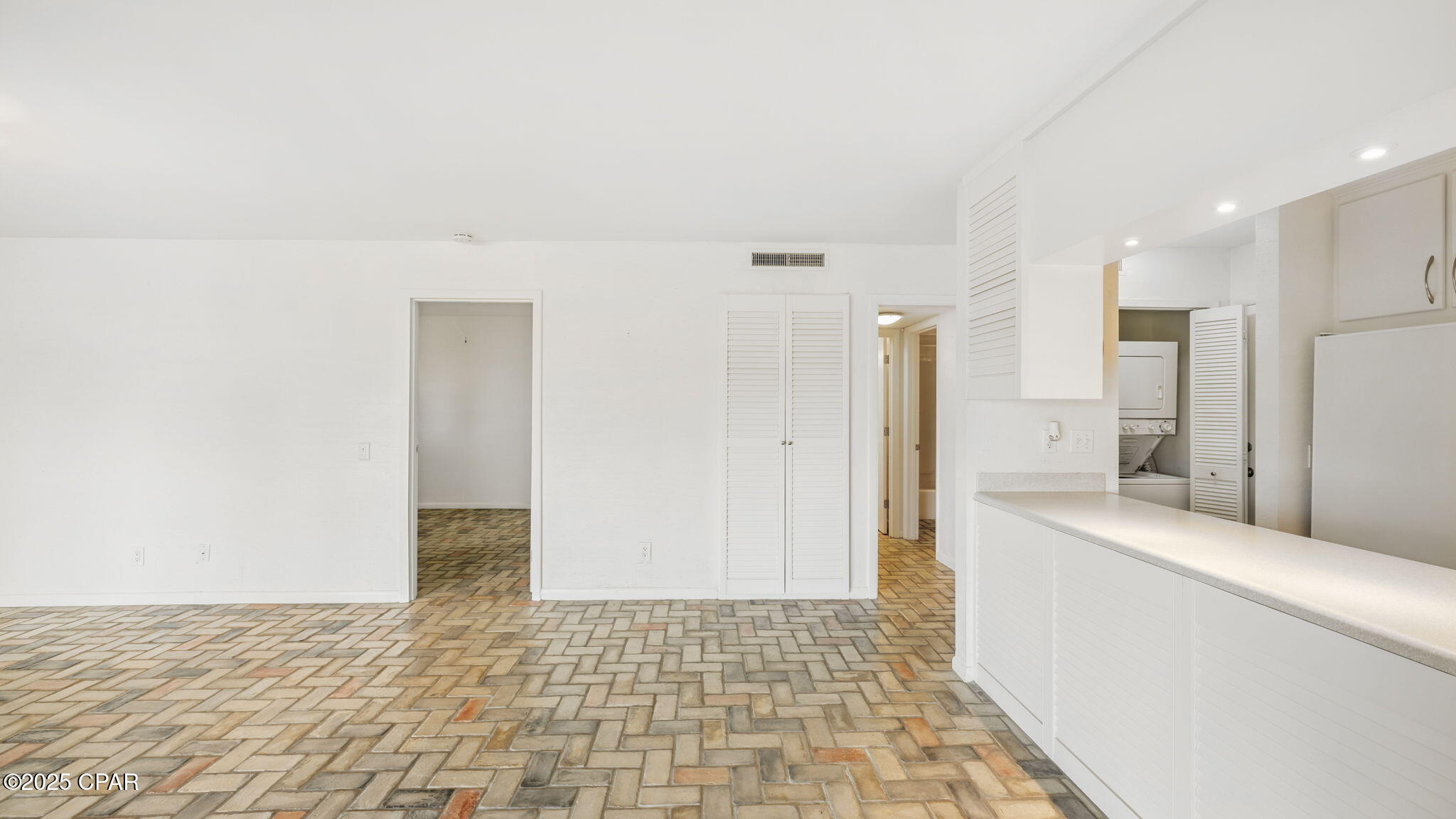 Image 9 For 4725 Bay Point Road 166