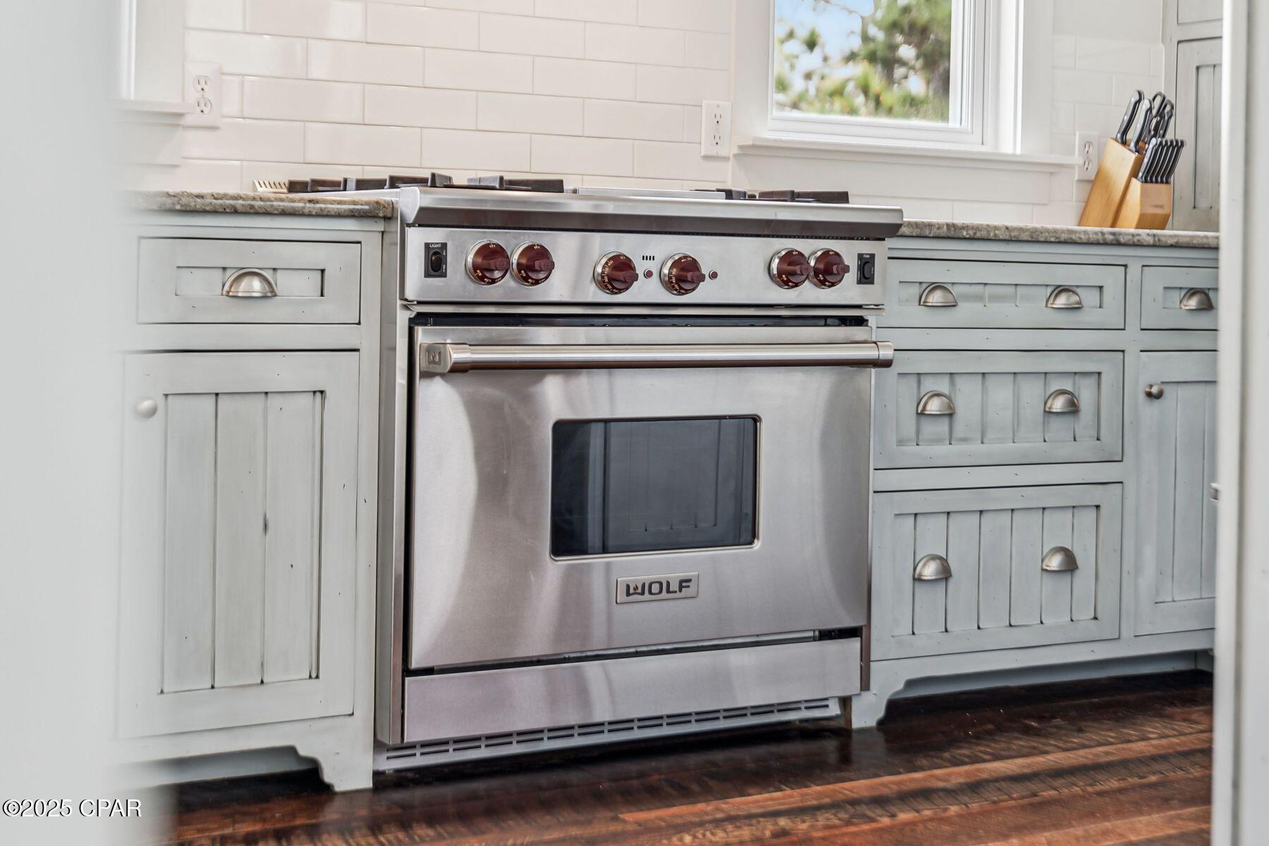 Listing photo id 12 for 93 Park Row Lane