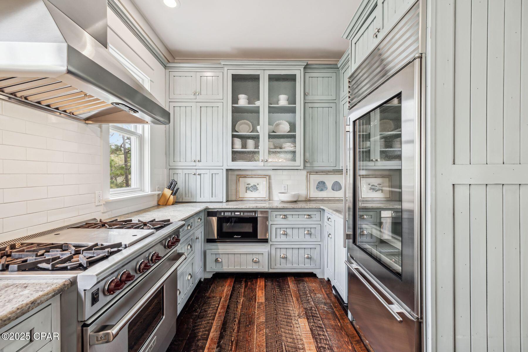 Listing photo id 4 for 93 Park Row Lane