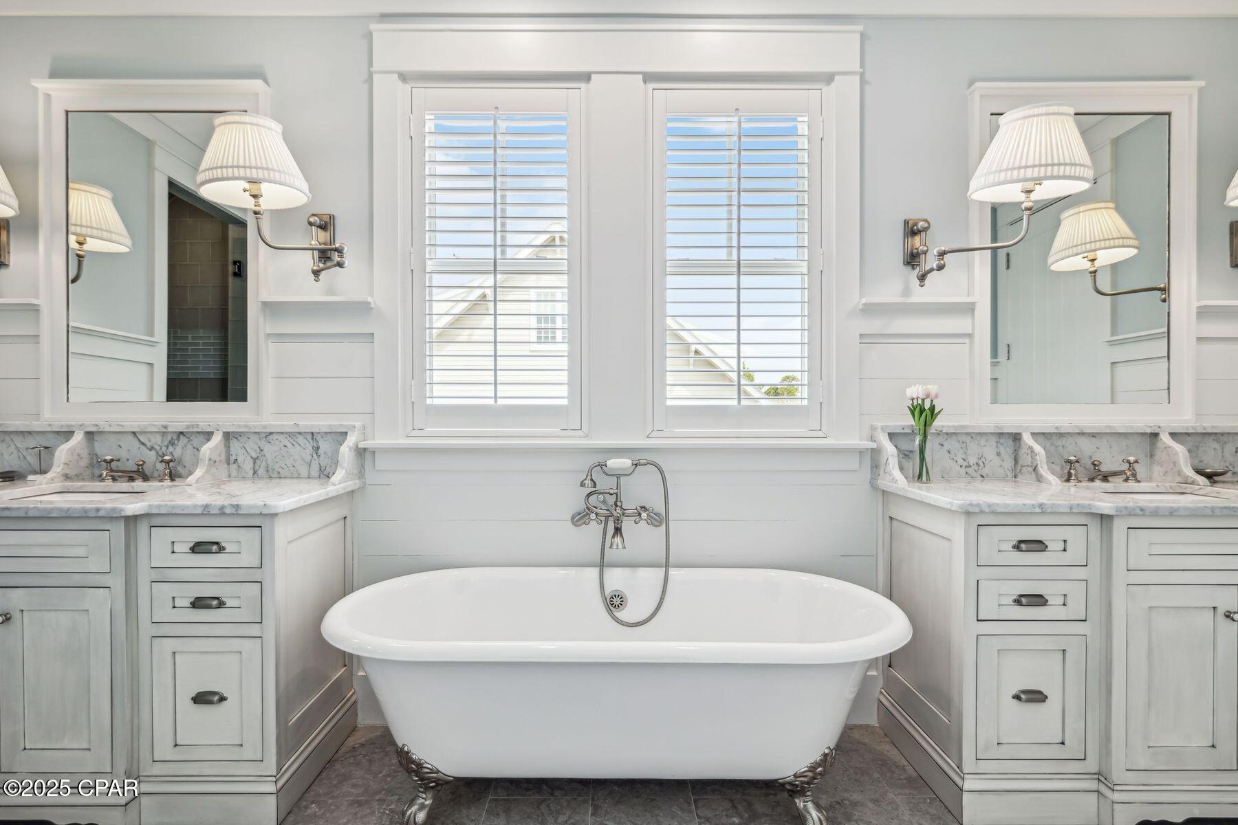 Listing photo id 8 for 93 Park Row Lane