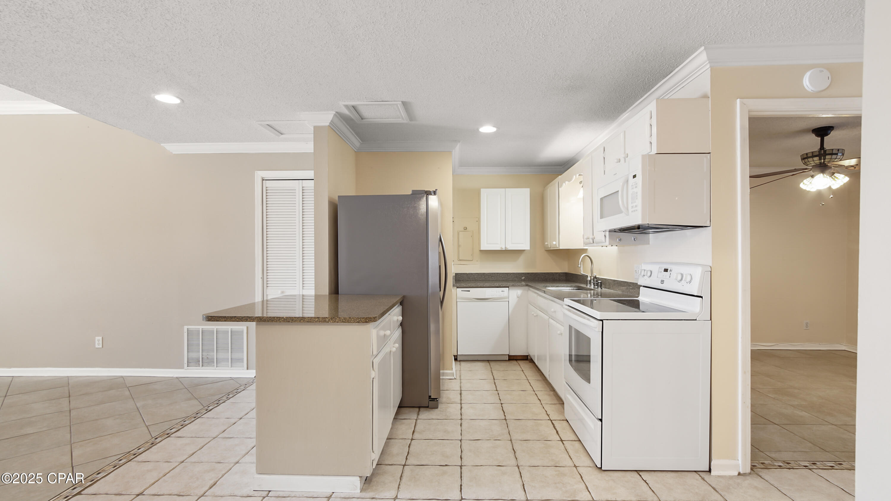 Listing photo id 49 for 1656 Scenic Gulf Drive