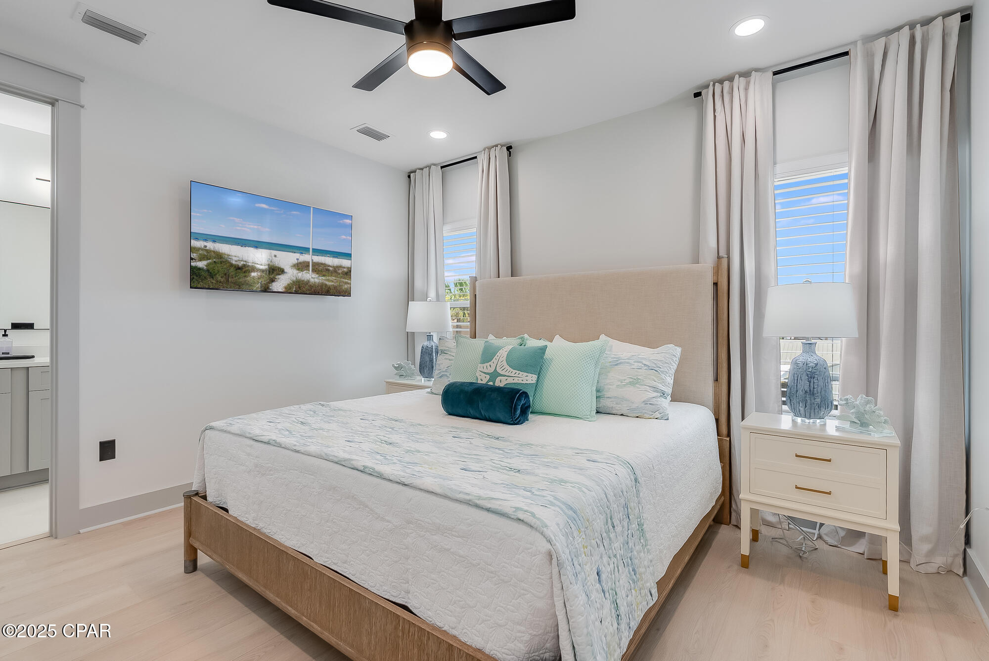 Listing photo id 15 for 5237 Thomas Drive A&b