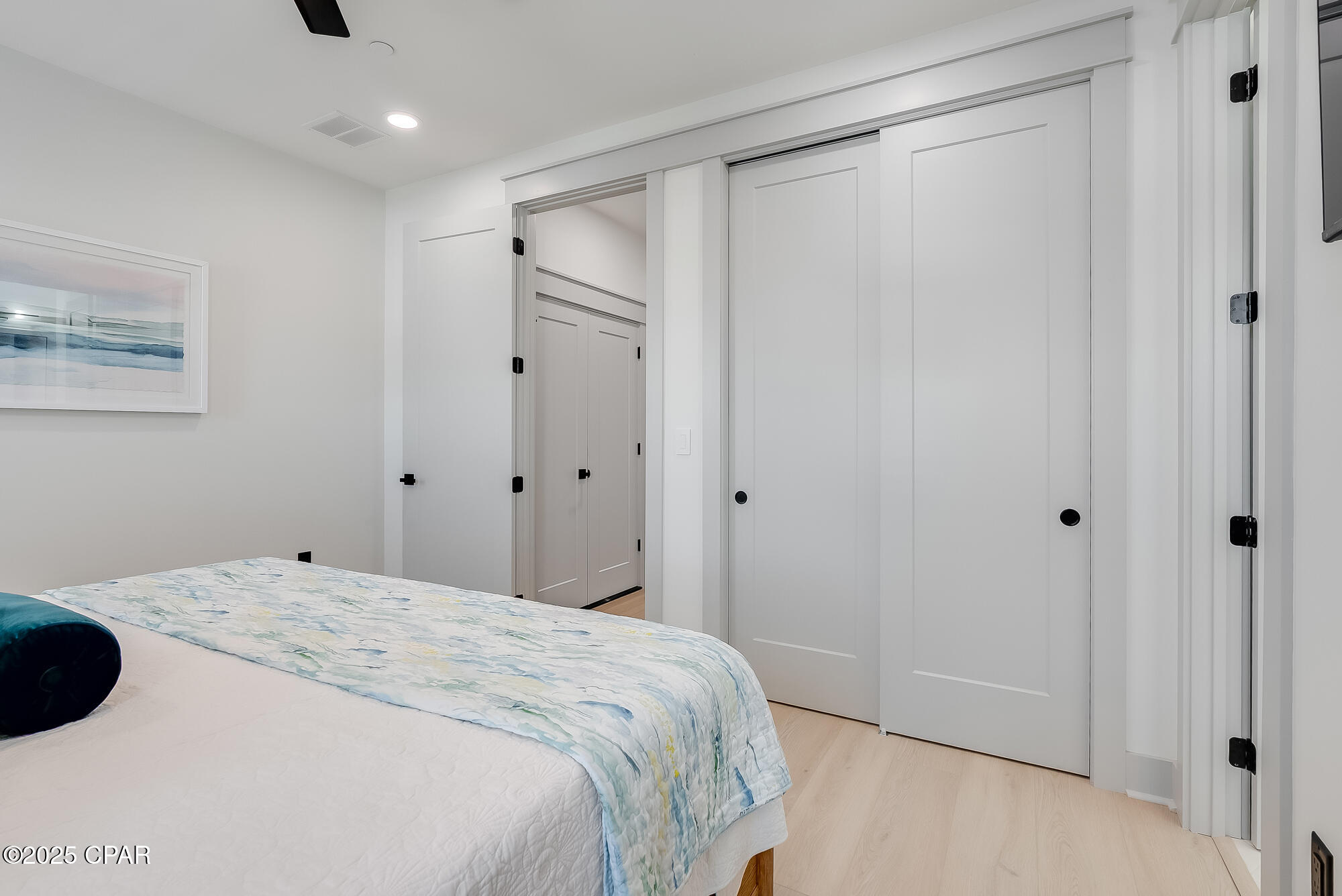 Listing photo id 17 for 5237 Thomas Drive A&b