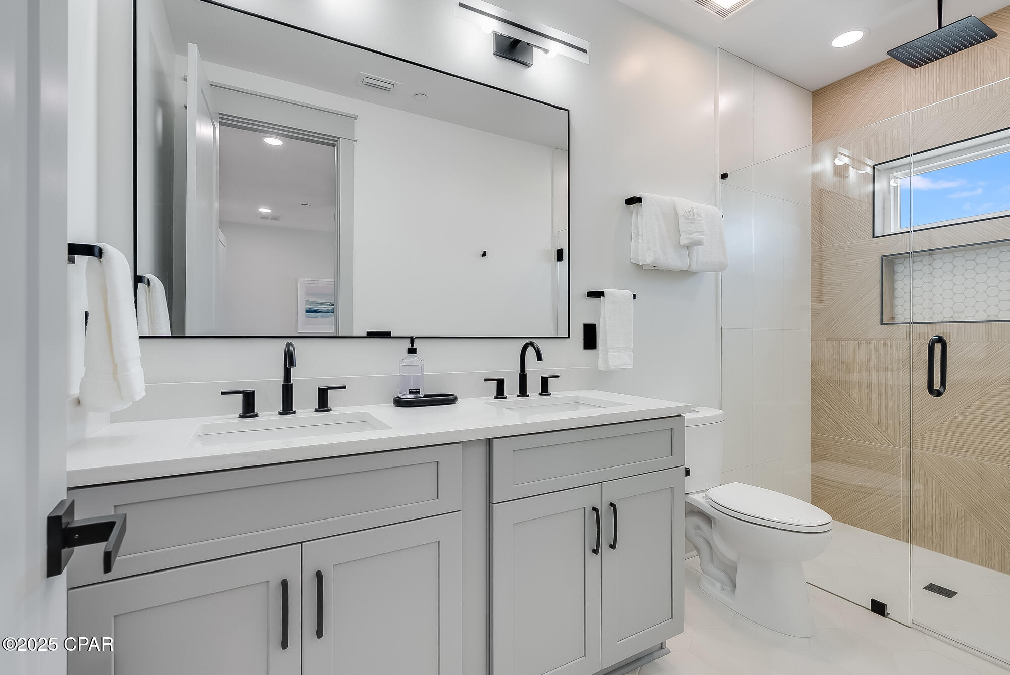 Listing photo id 17 for 5237 Thomas Drive A&b