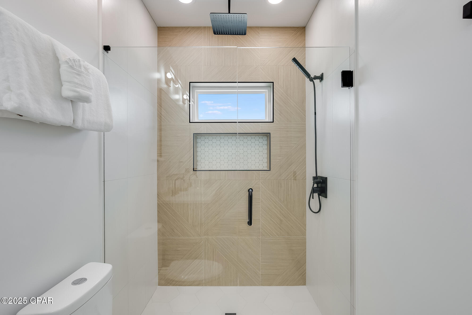 Listing photo id 18 for 5237 Thomas Drive A&b