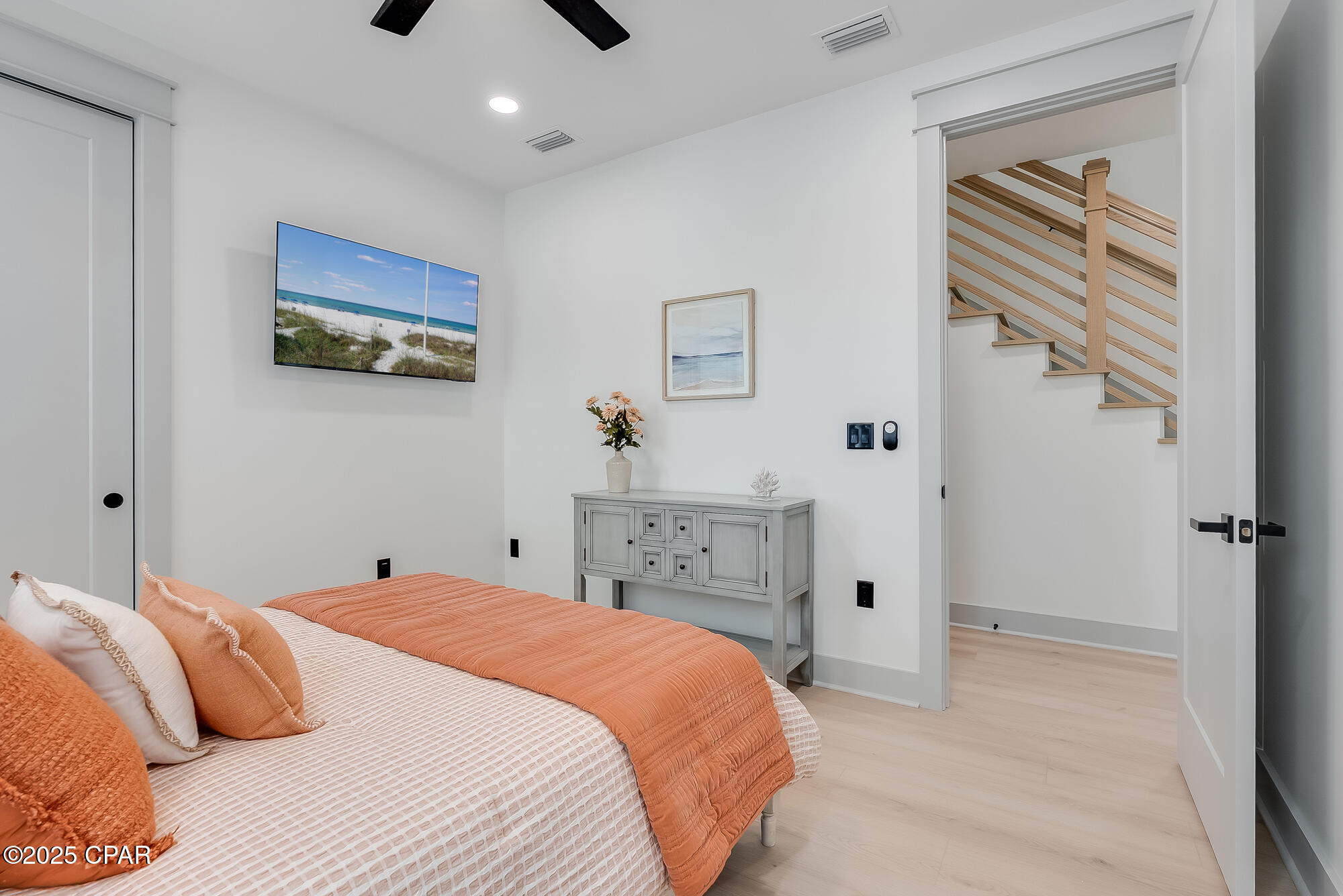 Listing photo id 20 for 5237 Thomas Drive A&b