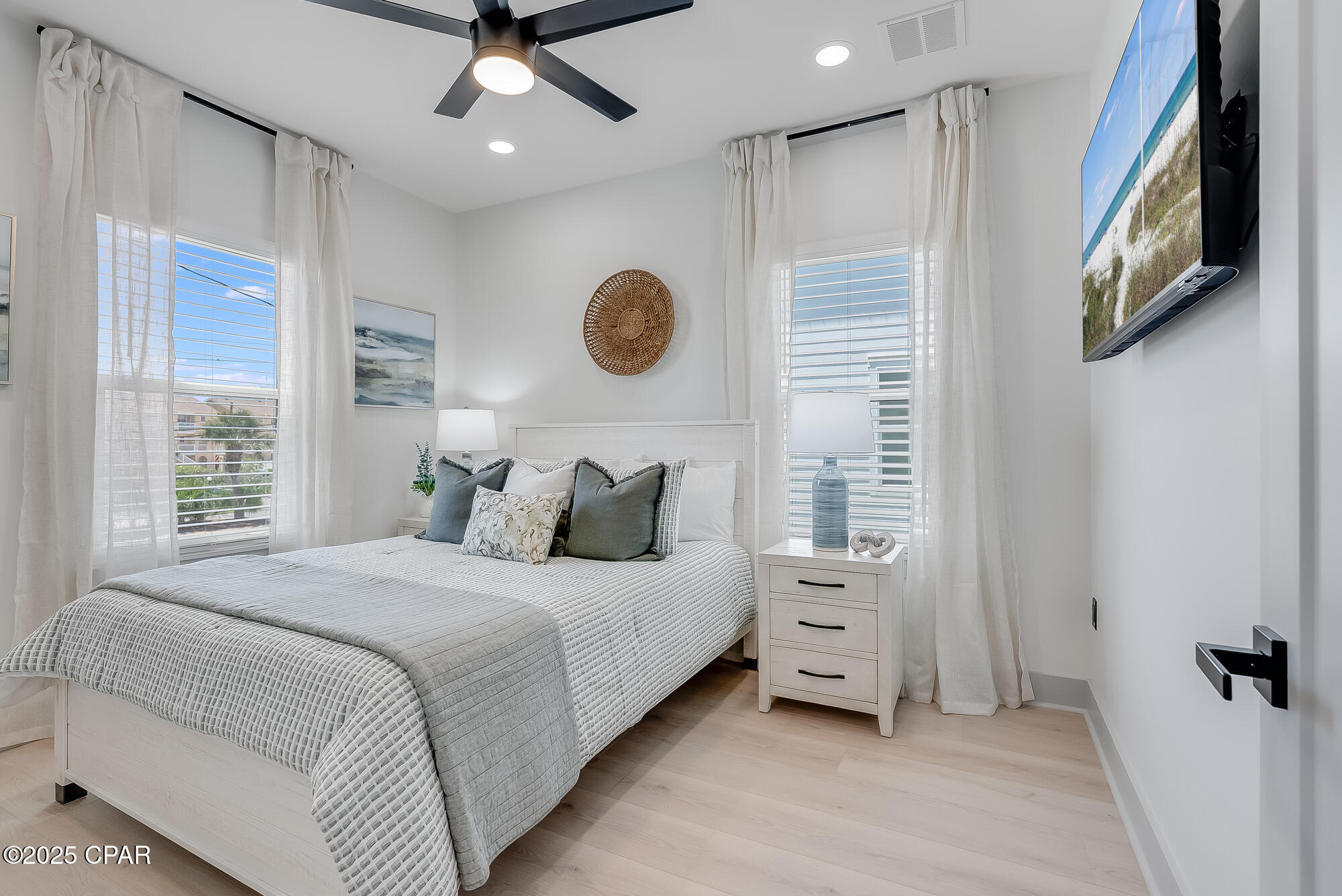 Listing photo id 22 for 5237 Thomas Drive A&b