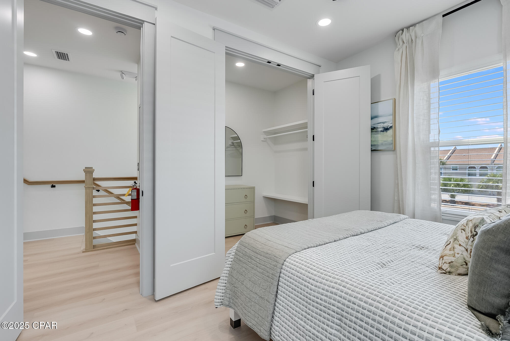 Listing photo id 23 for 5237 Thomas Drive A&b