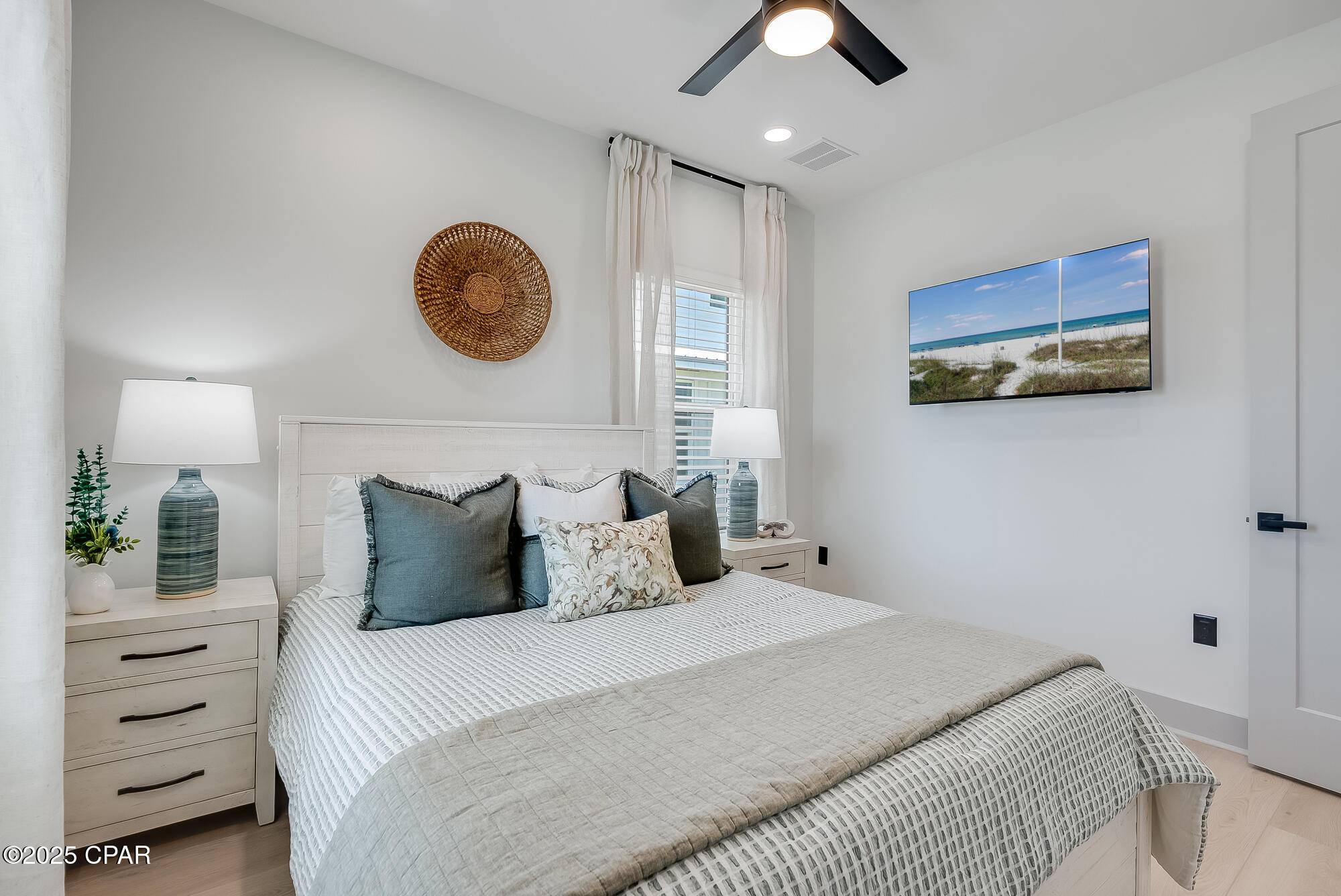 Listing photo id 25 for 5237 Thomas Drive A&b