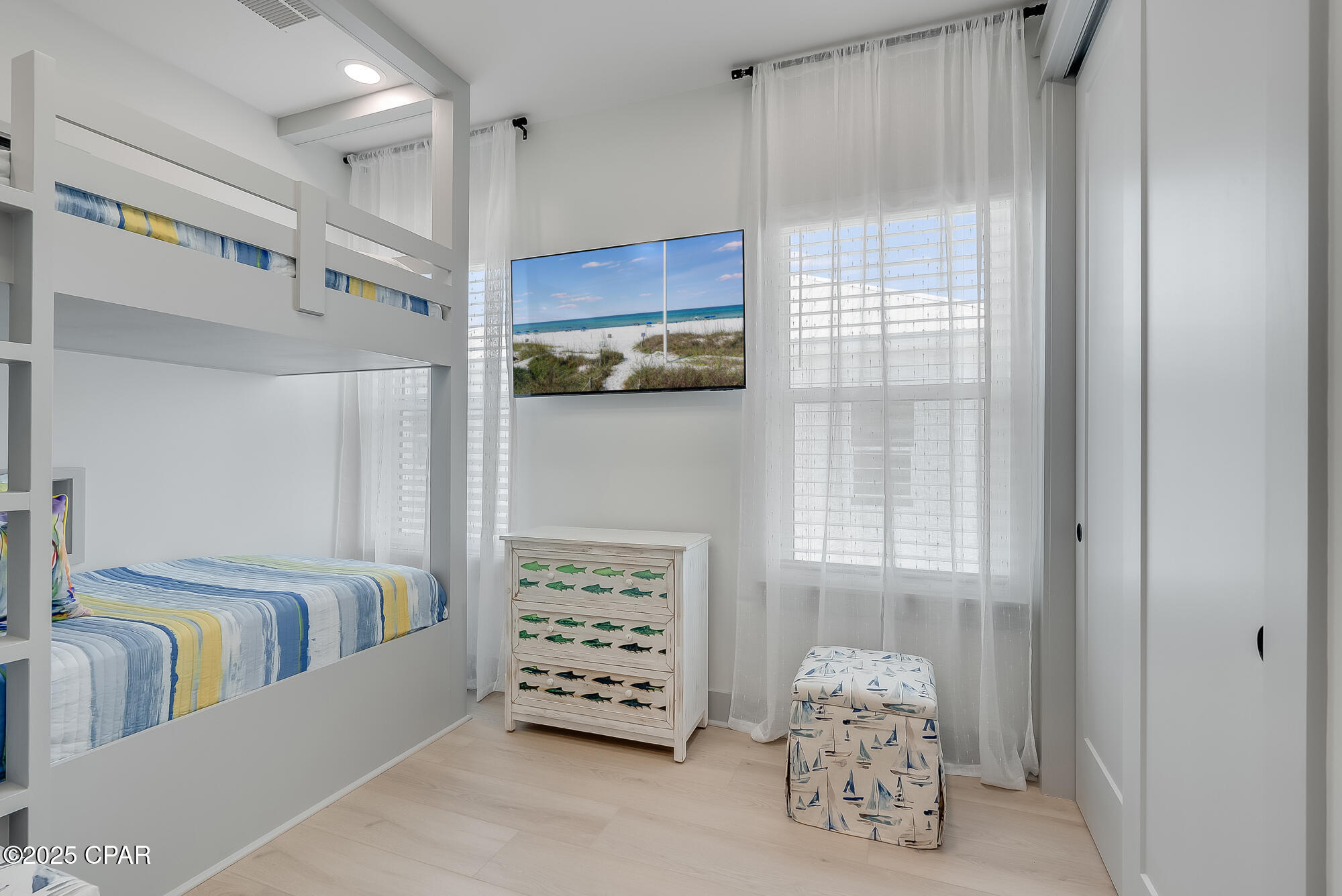 Listing photo id 29 for 5237 Thomas Drive A&b