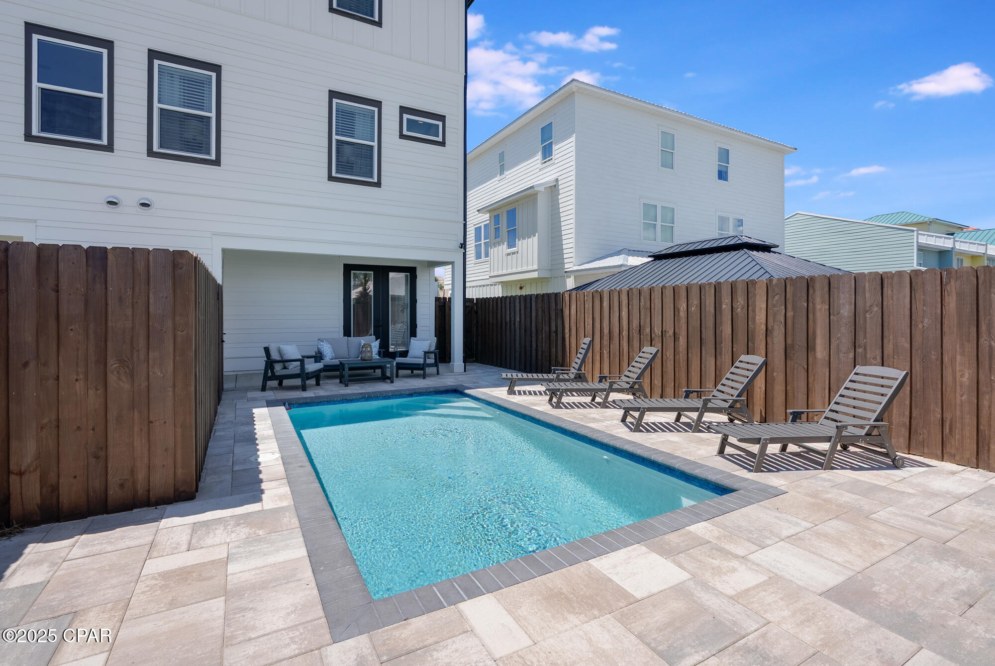 Listing photo id 37 for 5237 Thomas Drive A&b