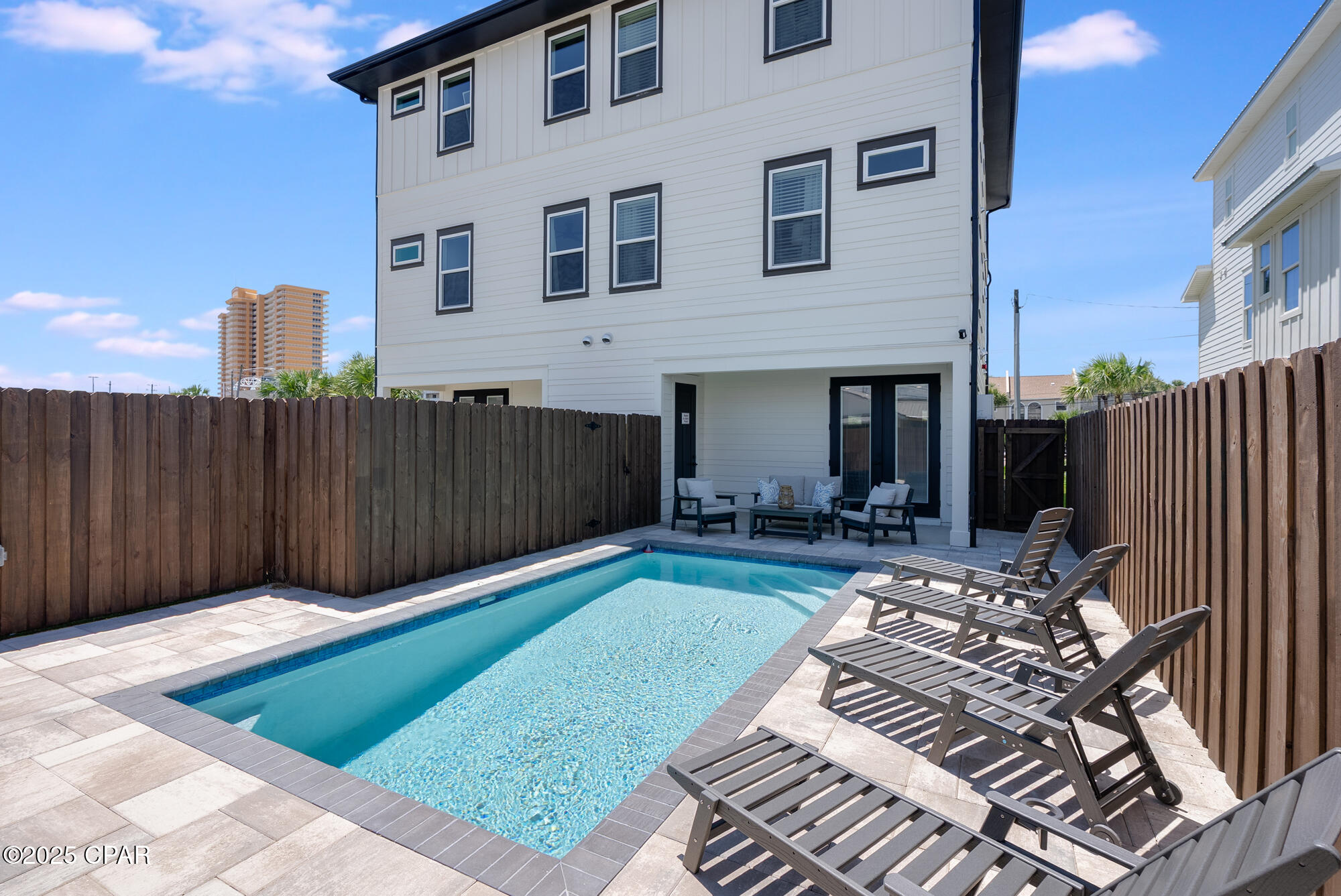 Listing photo id 39 for 5237 Thomas Drive A&b