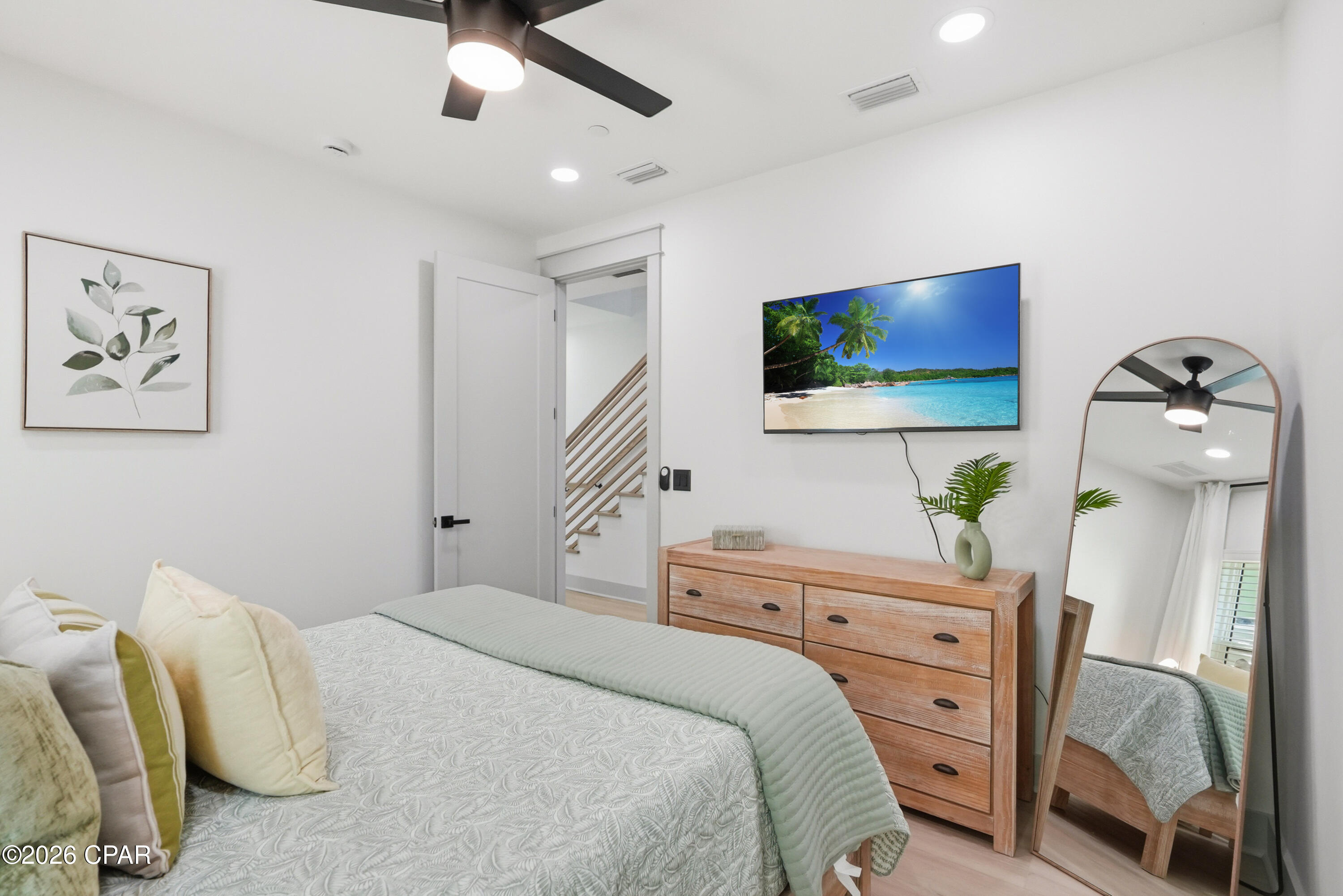 Listing photo id 64 for 5237 Thomas Drive A&b