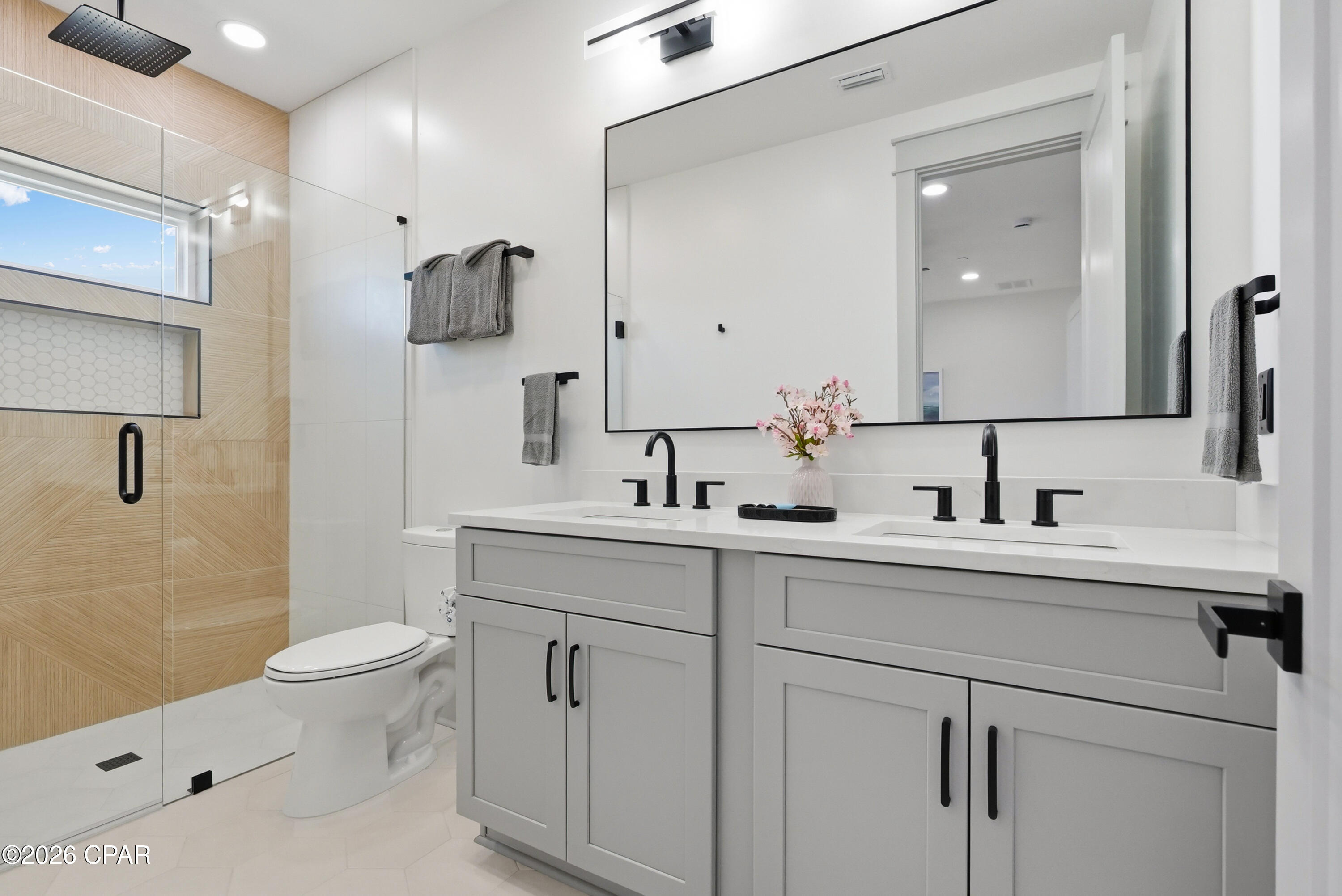 Listing photo id 69 for 5237 Thomas Drive A&b