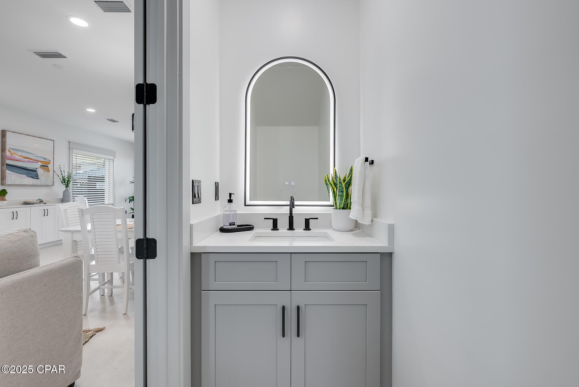 Listing photo id 7 for 5237 Thomas Drive A&b