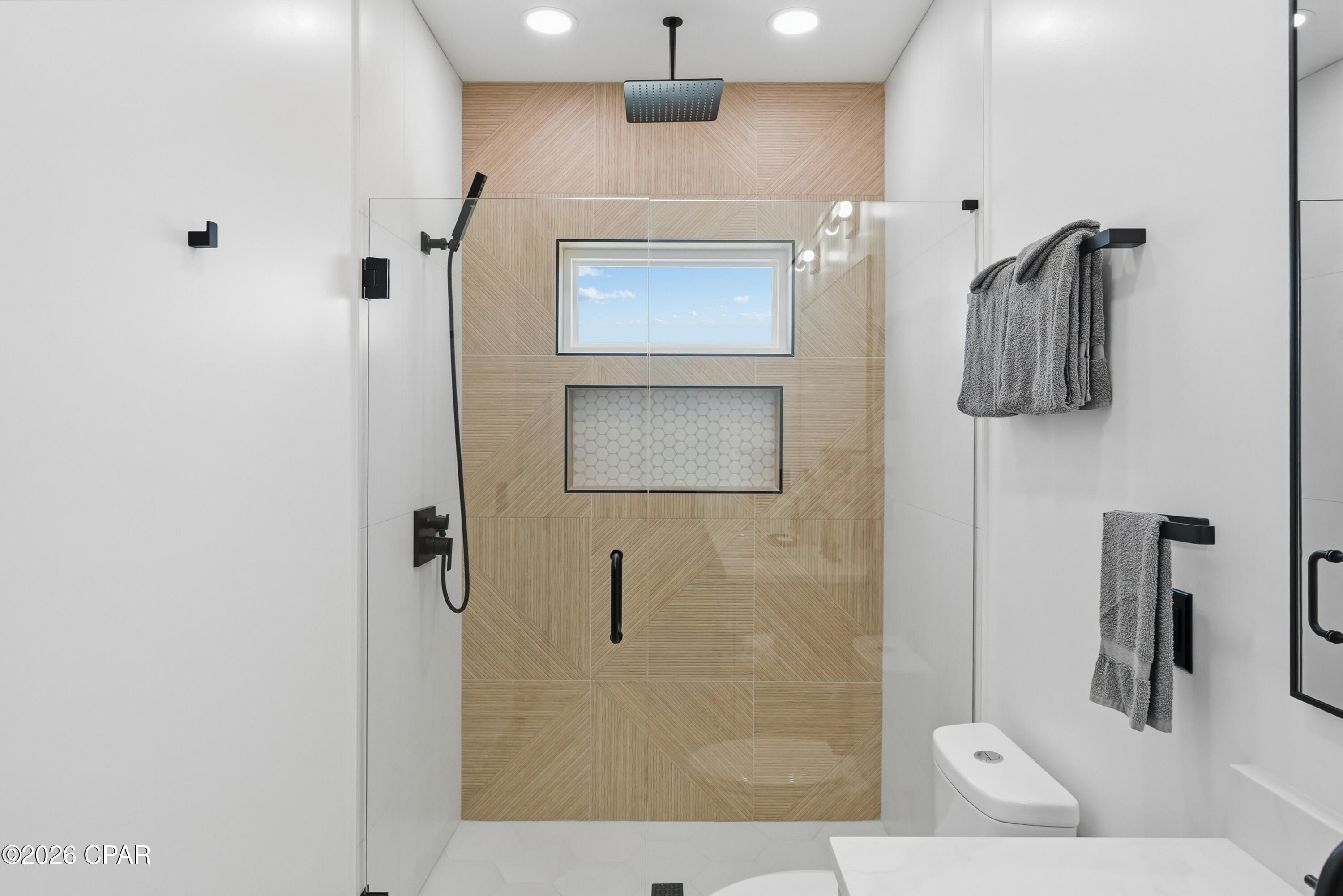 Listing photo id 70 for 5237 Thomas Drive A&b