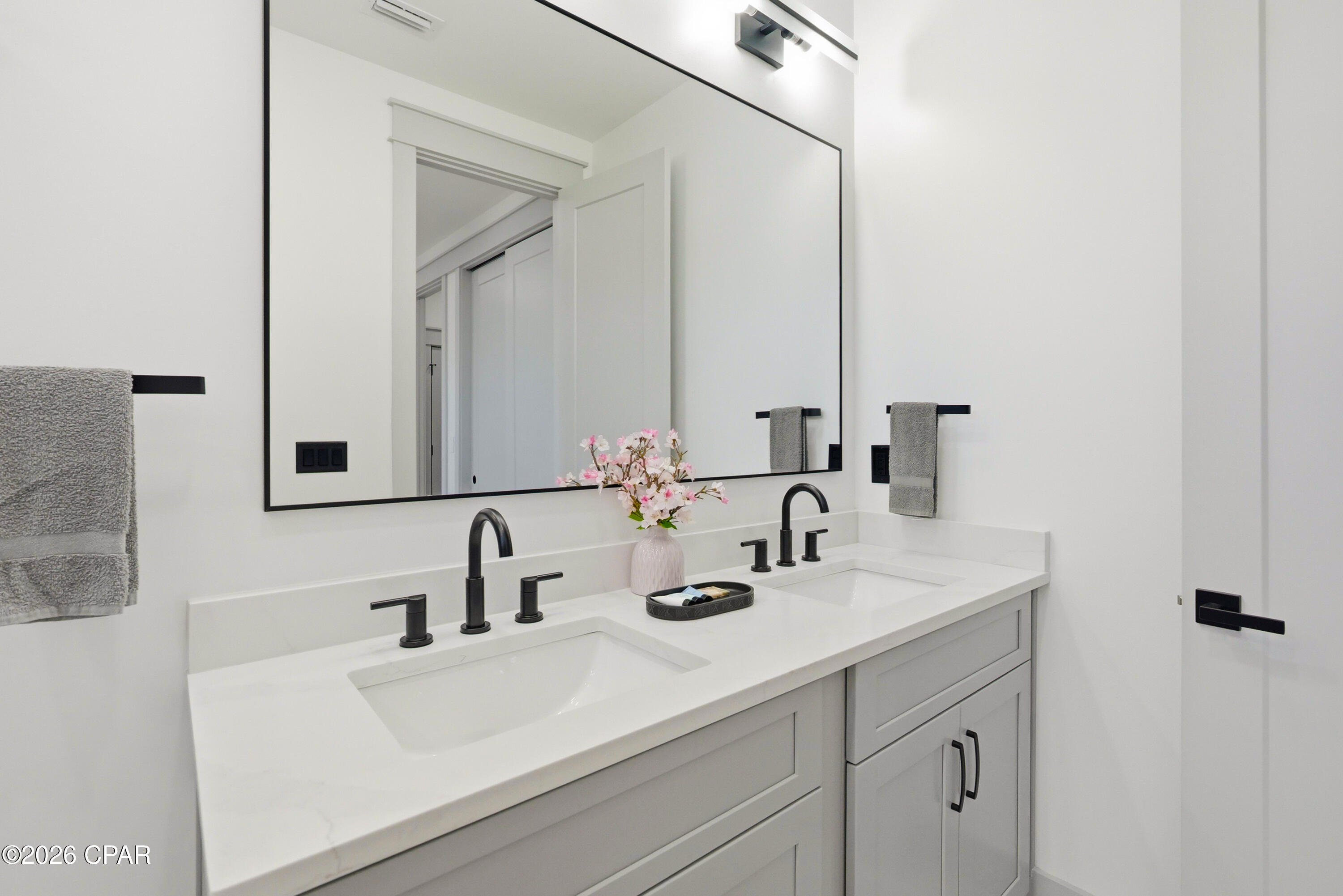 Listing photo id 71 for 5237 Thomas Drive A&b