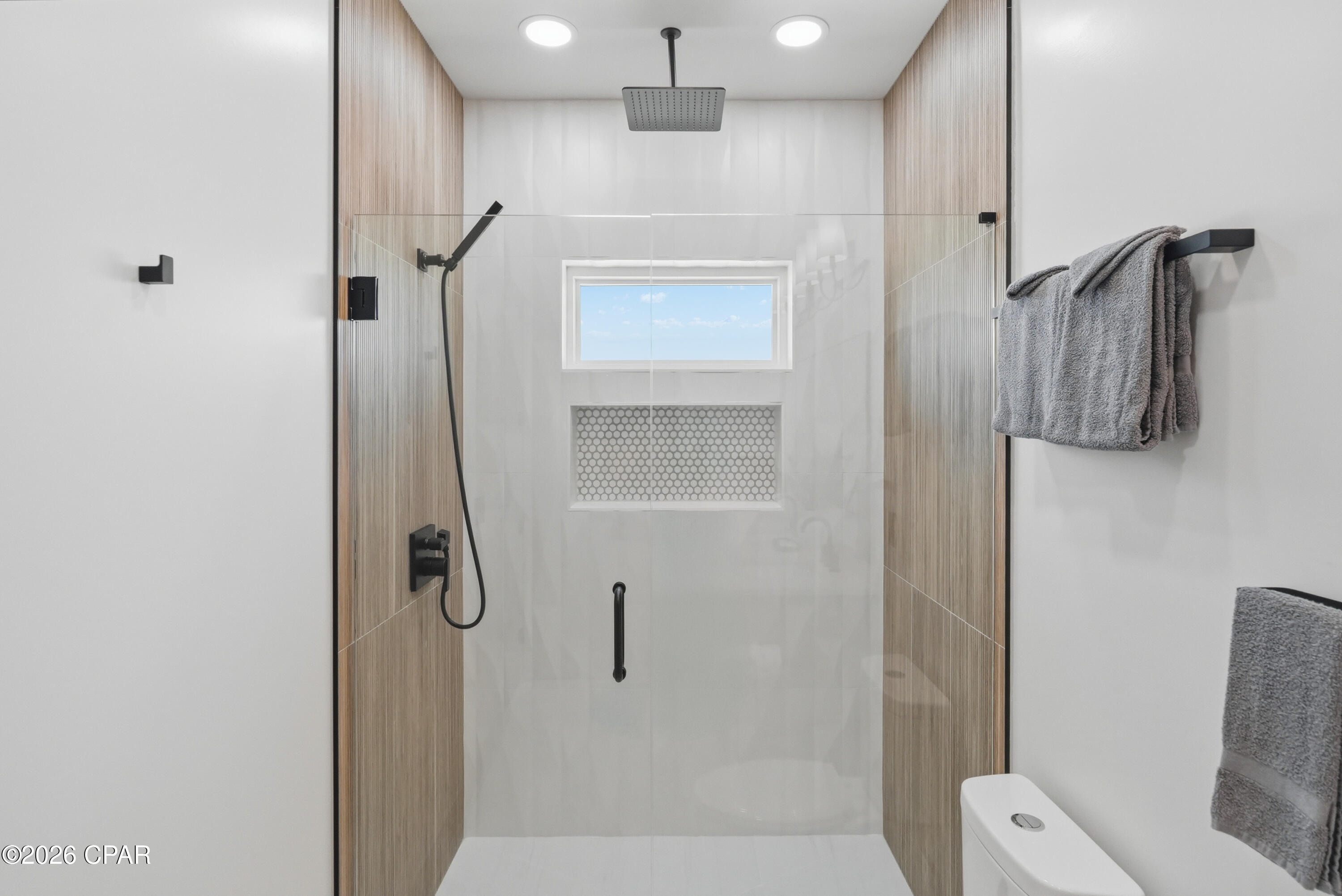 Listing photo id 76 for 5237 Thomas Drive A&b