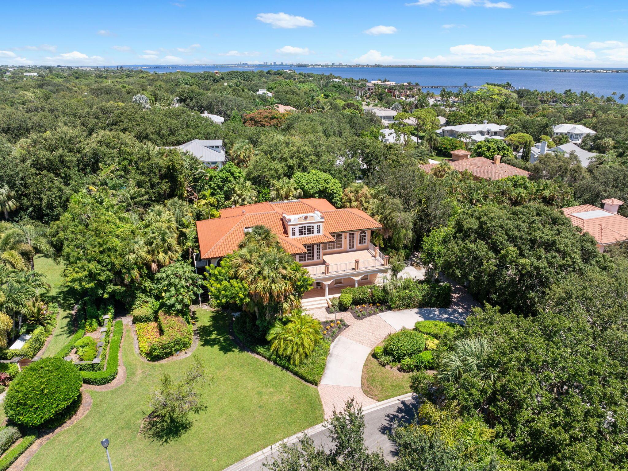 Homes for sale in Sewalls Point, FL | 6 Castle Hill Way, Sewalls Point, FL 34996 | MLS# R11116917