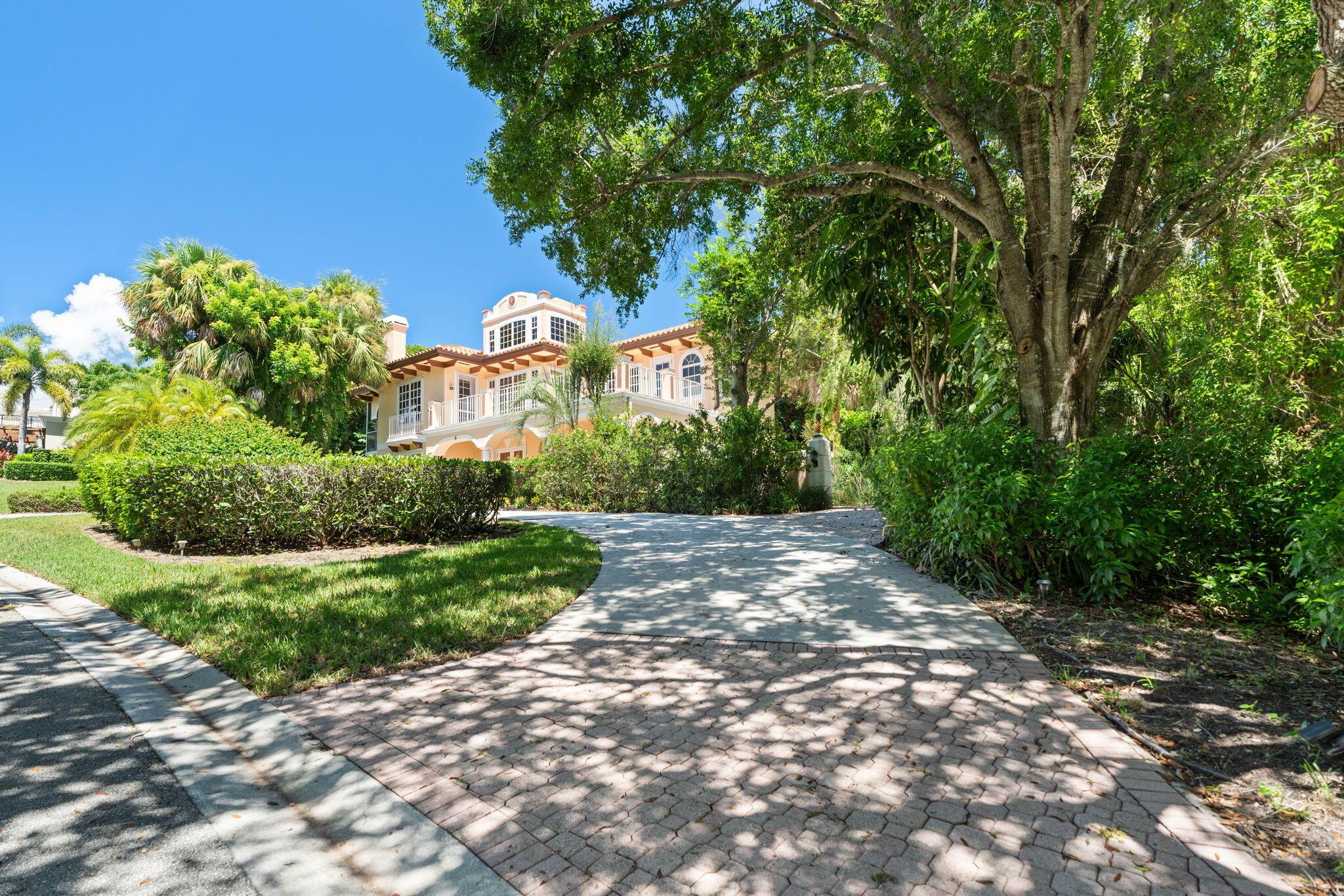 Homes for sale in Sewalls Point, FL | 6 Castle Hill Way, Sewalls Point, FL 34996 | MLS# R11116917