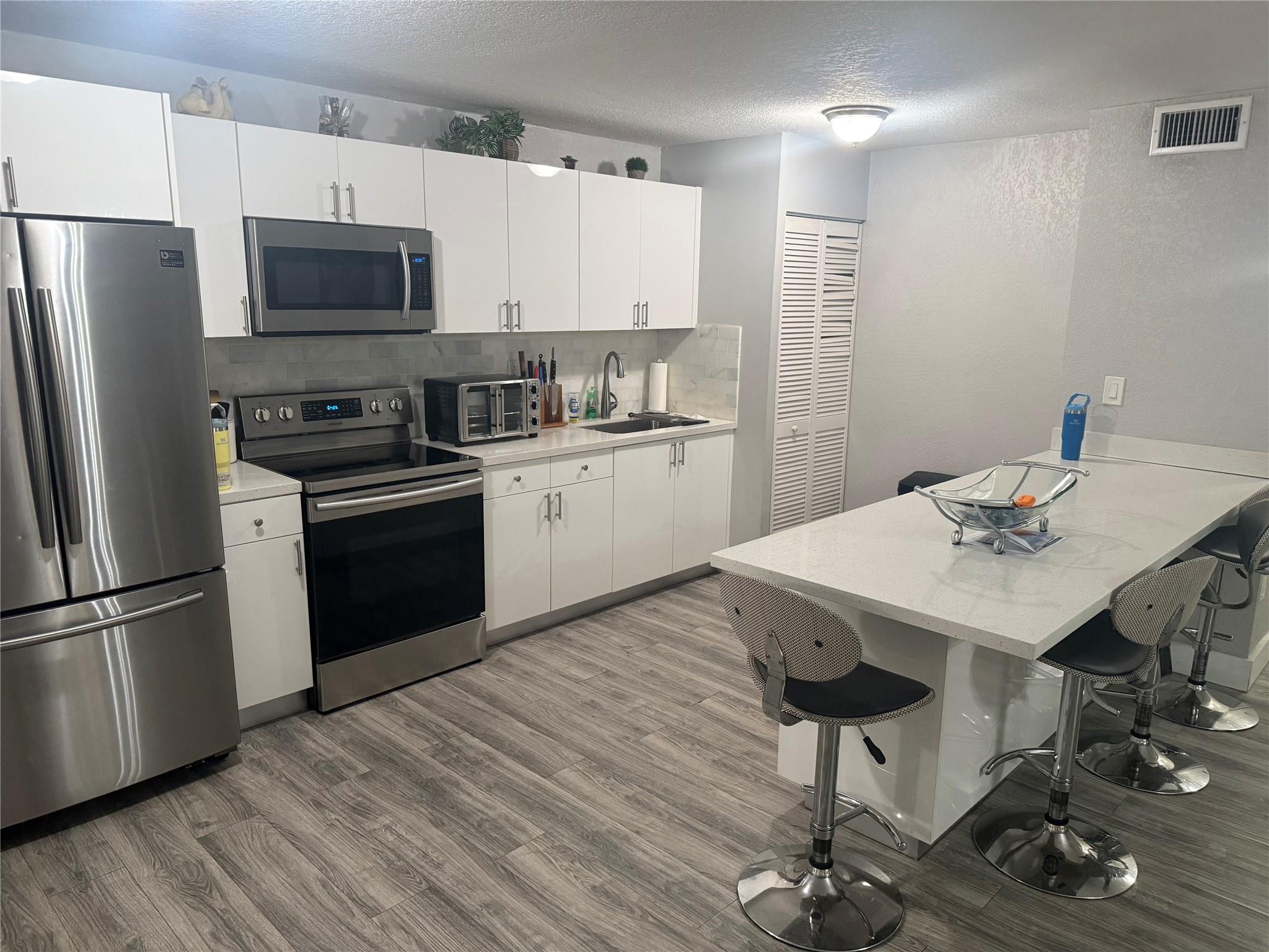 Homes for sale in Miami Lakes, FL | 7208 Fairway Dr #I9, Miami Lakes, FL 33014 | MLS# F10521334