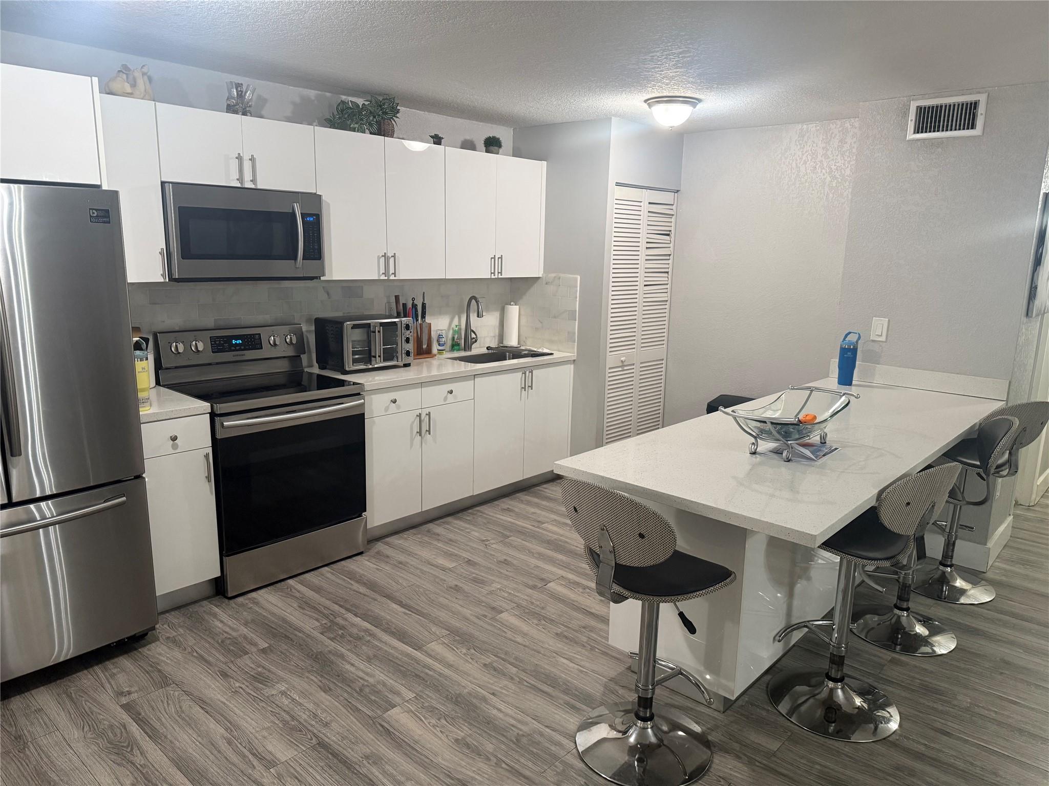 Homes for sale in Miami Lakes, FL | 7208 Fairway Dr #I9, Miami Lakes, FL 33014 | MLS# F10521334