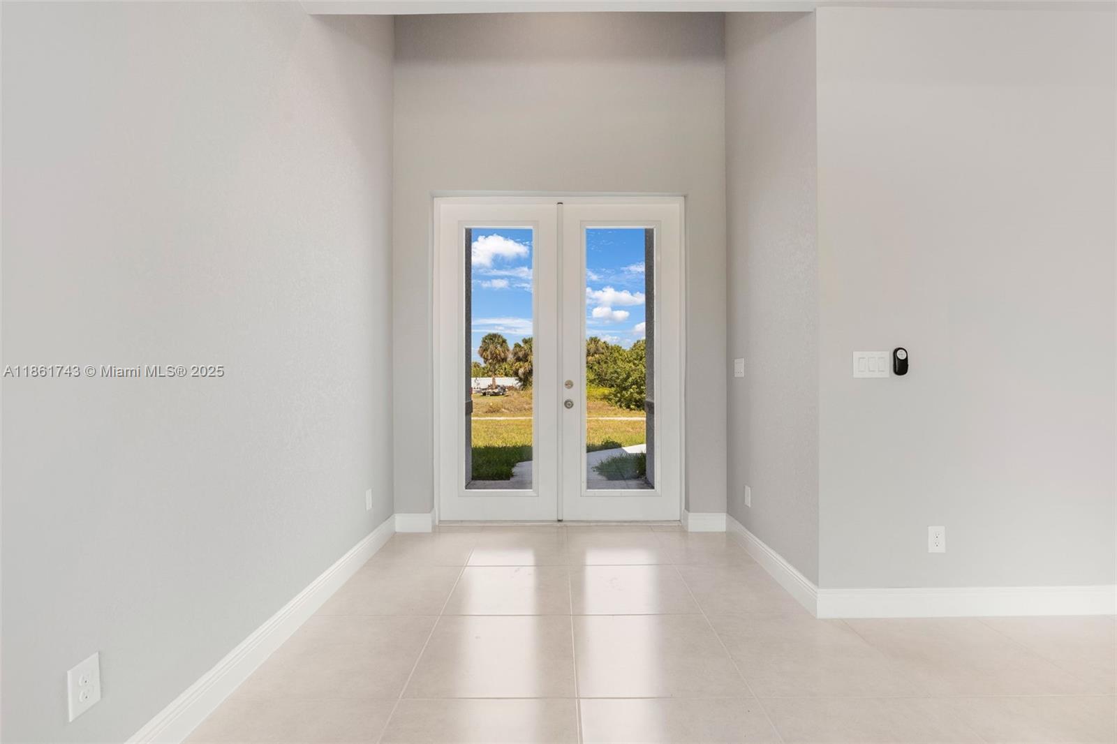 Homes for sale in La Belle, FL | 5028 N Peachtree Cir, La Belle, FL 33935 | MLS# A11861743