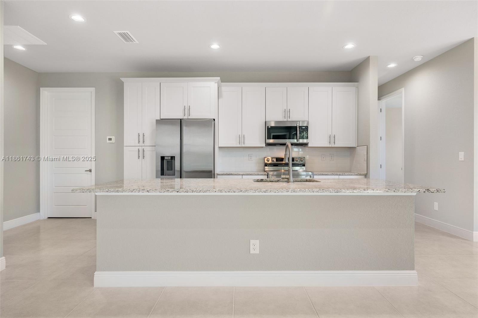 Homes for sale in La Belle, FL | 5028 N Peachtree Cir, La Belle, FL 33935 | MLS# A11861743