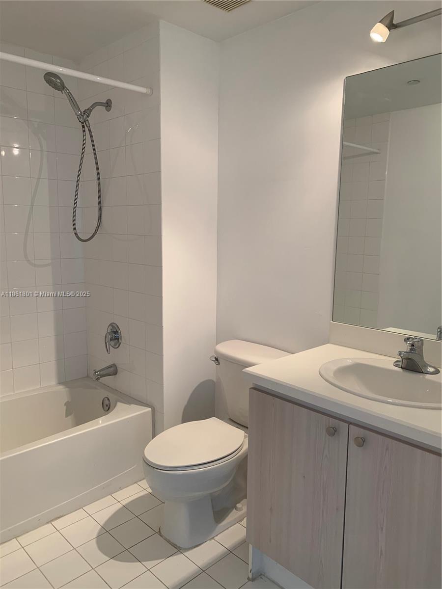 2475 Brickell Ave #2504, Miami FL 33129