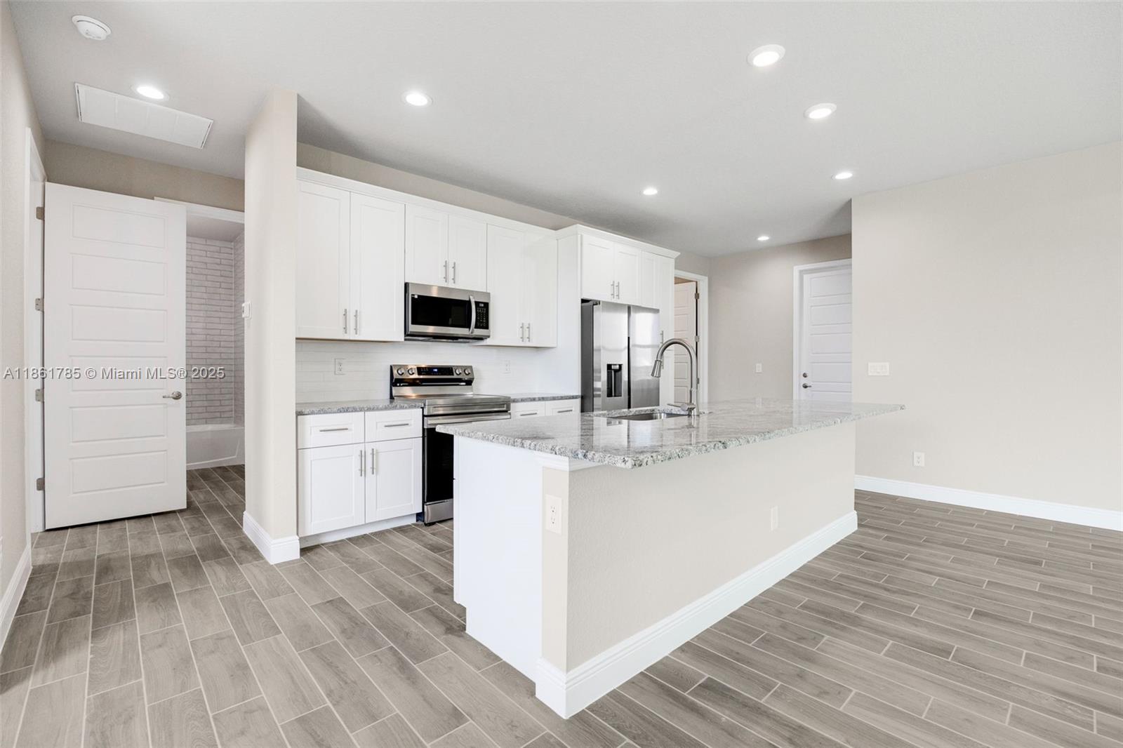 Homes for sale in La Belle, FL | 5044 Wild Goose Cir, La Belle, FL 33935 | MLS# A11861785