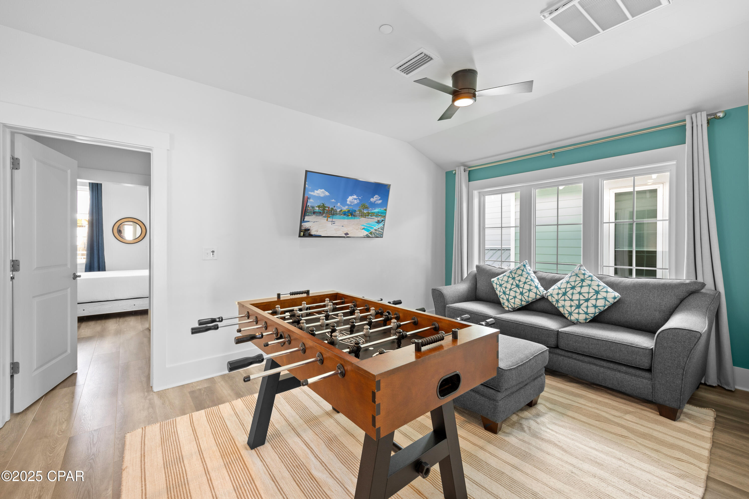 Listing photo id 13 for 13656 Front Beach Road