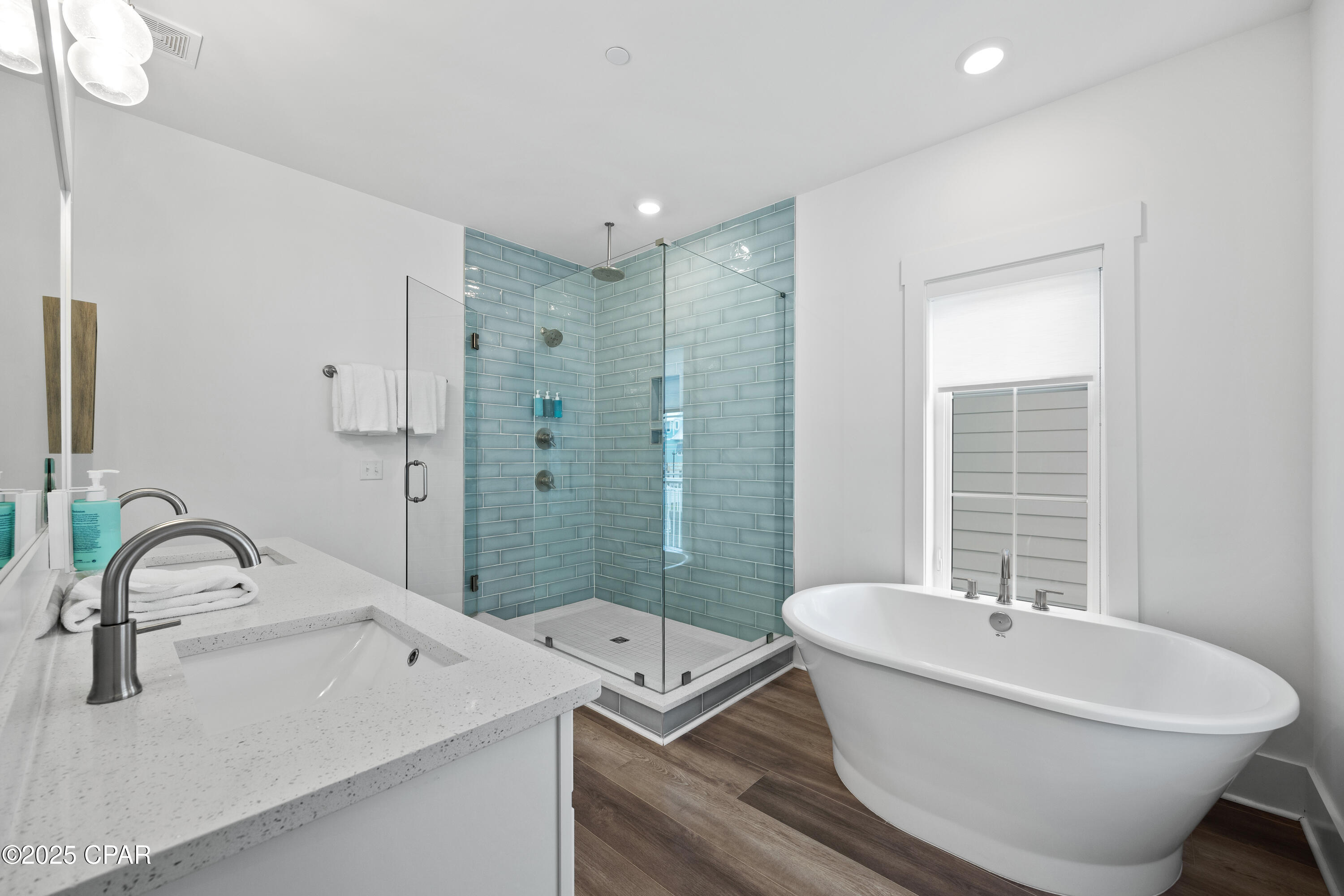 Listing photo id 21 for 13656 Front Beach Road