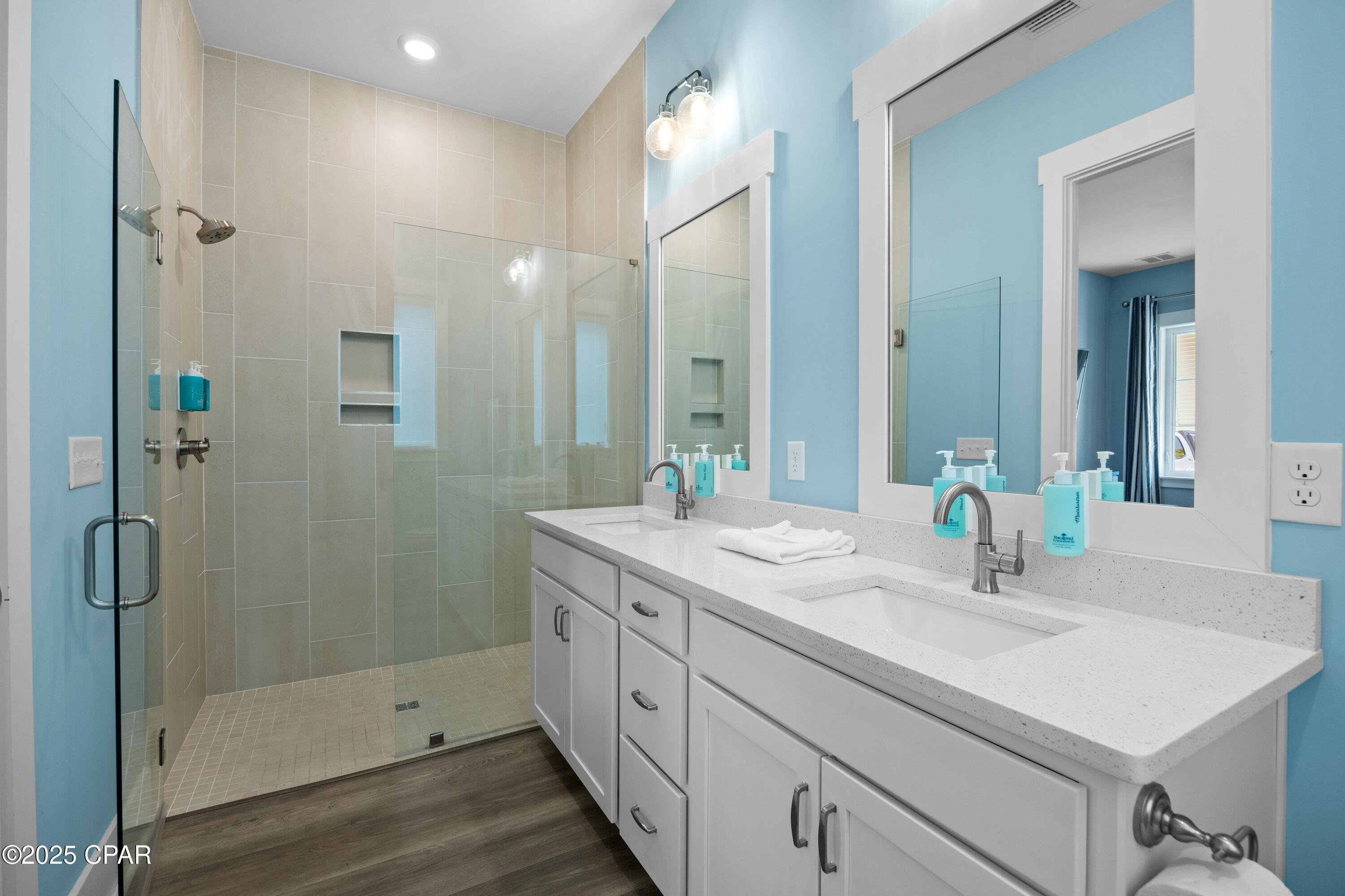 Listing photo id 43 for 13656 Front Beach Road