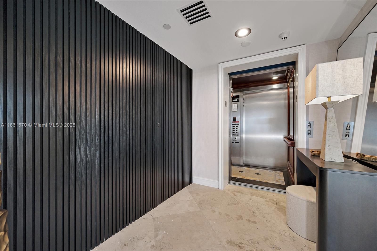 Apartamento para Alugar em Surfside, FL