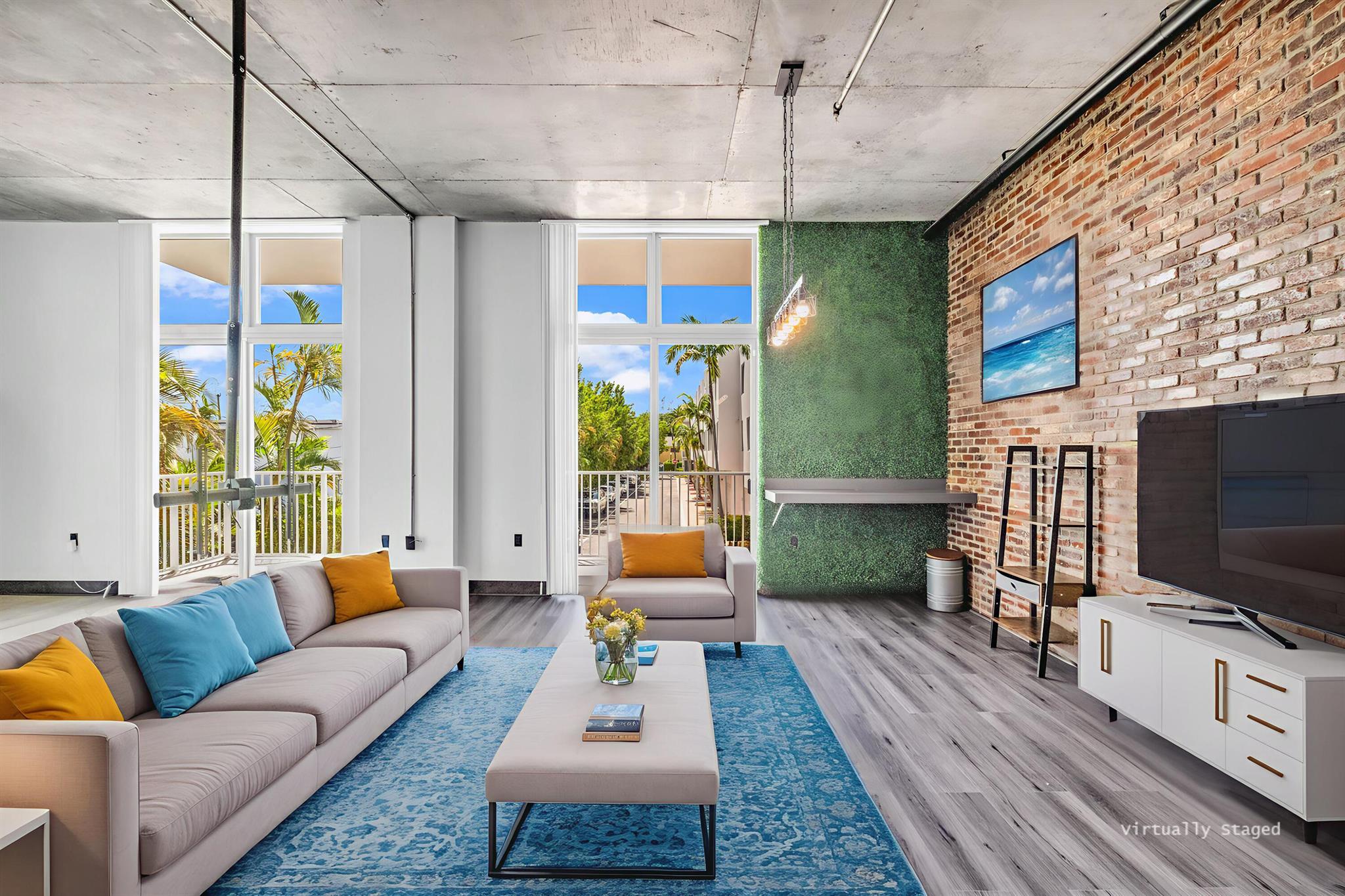 Lofts At Hollywood Statio