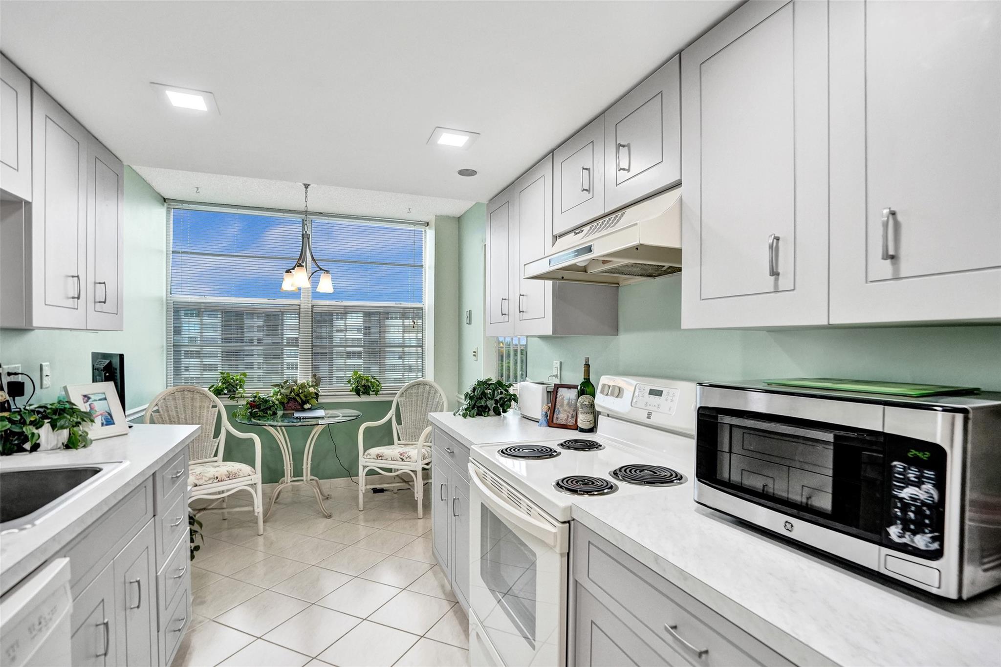 Homes for sale in Pembroke Pines, FL | 1100 Saint Charles Pl #612, Pembroke Pines, FL 33026 | MLS# F10519838