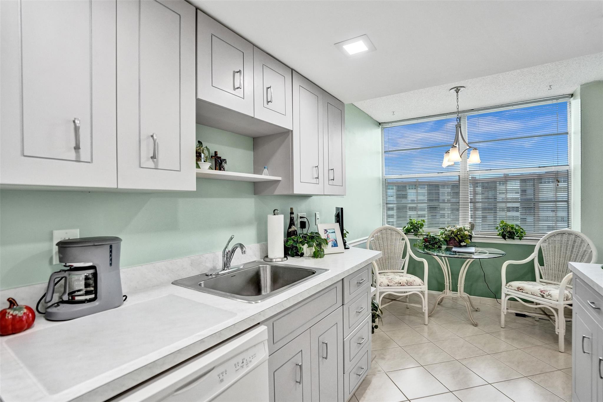 Homes for sale in Pembroke Pines, FL | 1100 Saint Charles Pl #612, Pembroke Pines, FL 33026 | MLS# F10519838