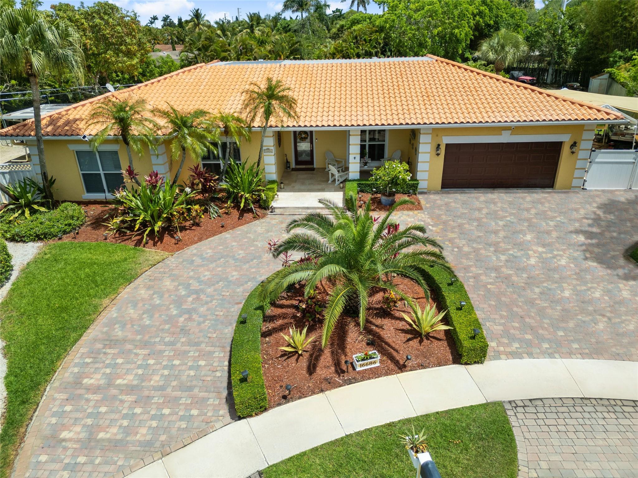 16686 Golfview Dr Weston FL 33326 | F10519782