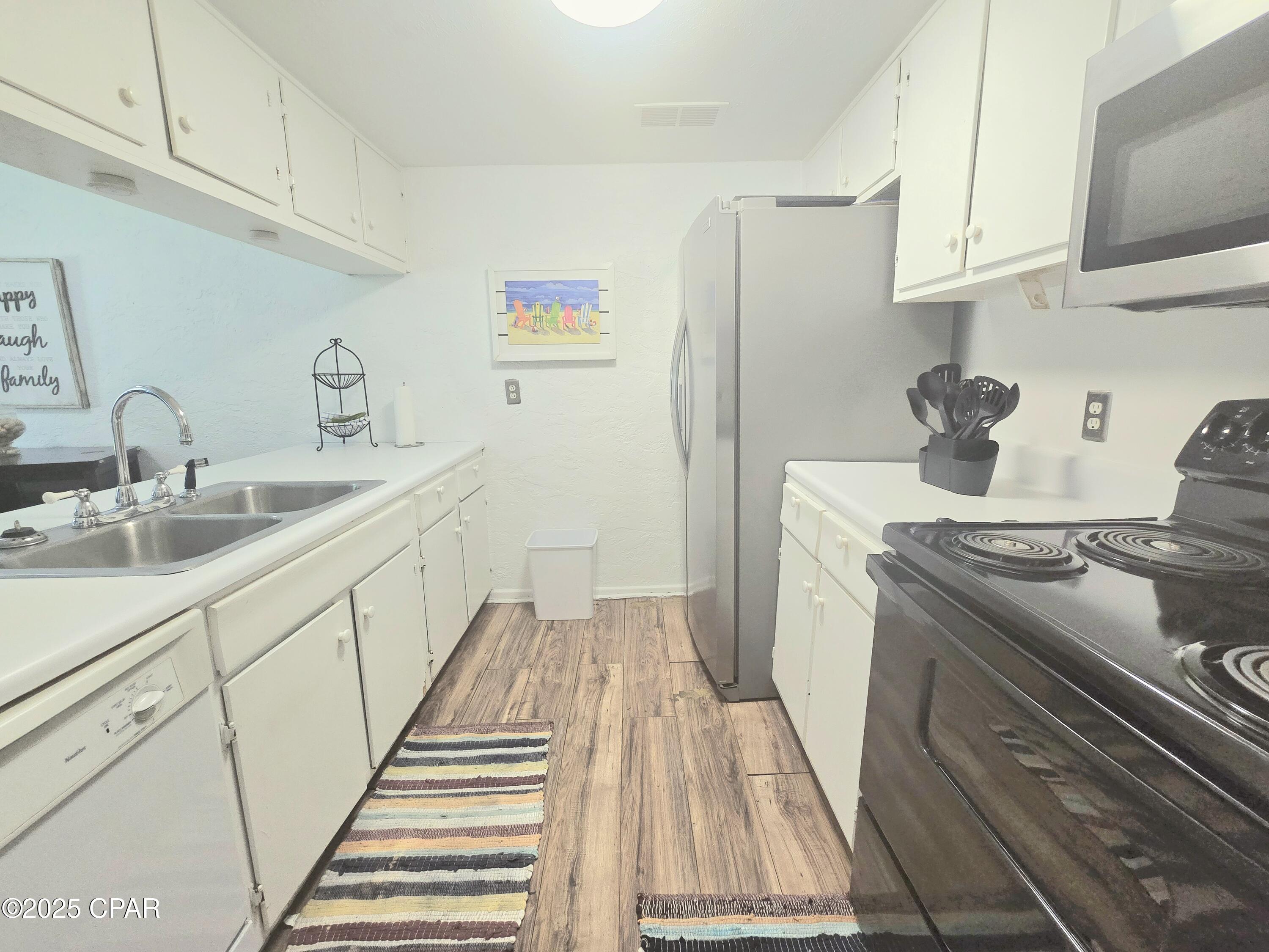 Image 3 For 6903 Lagoon Drive 6