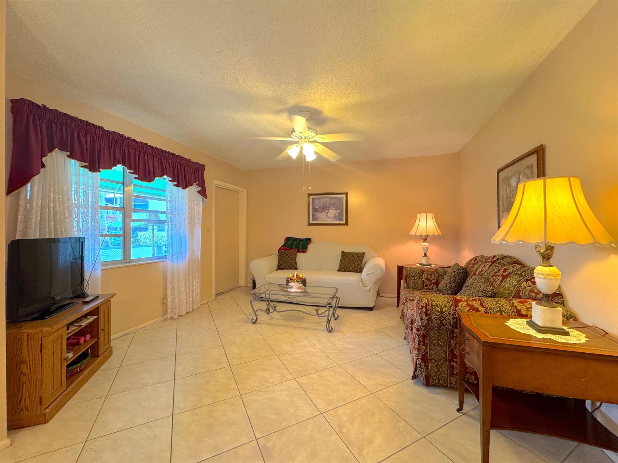 Homes for sale in Hollywood, FL | 5300 Washington Street #I105, Hollywood, FL 33021 | MLS# R11117276