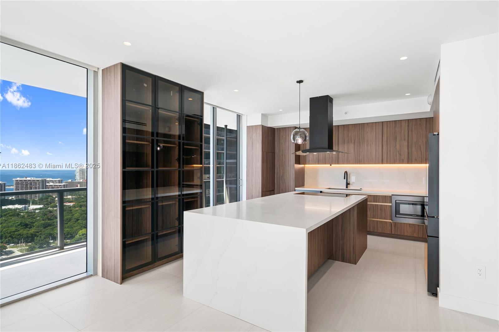 Condo for Sale in Miami, FL