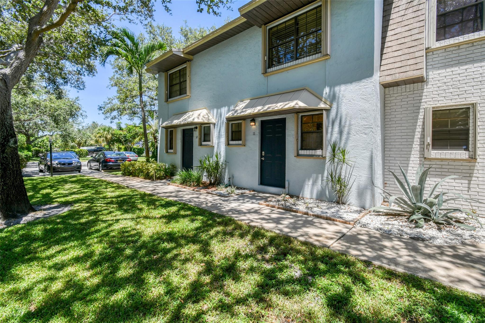 Homes for sale in Tequesta, FL | 410 N Cypress Dr #11, Tequesta, FL 33469 | MLS# F10521601