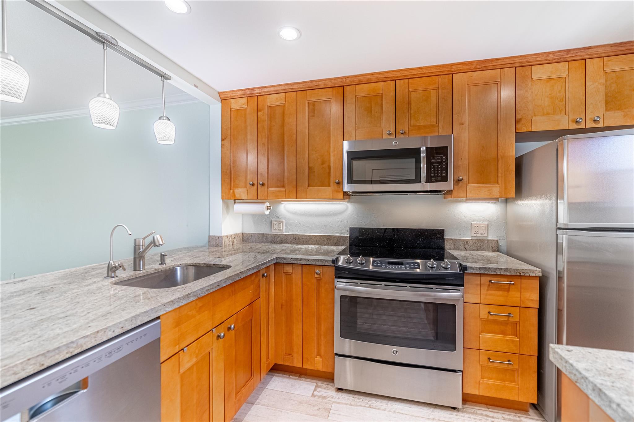 Homes for sale in Lighthouse Point, FL | 1951 Ne 39th St #256, Lighthouse Point, FL 33064 | MLS# F10521404