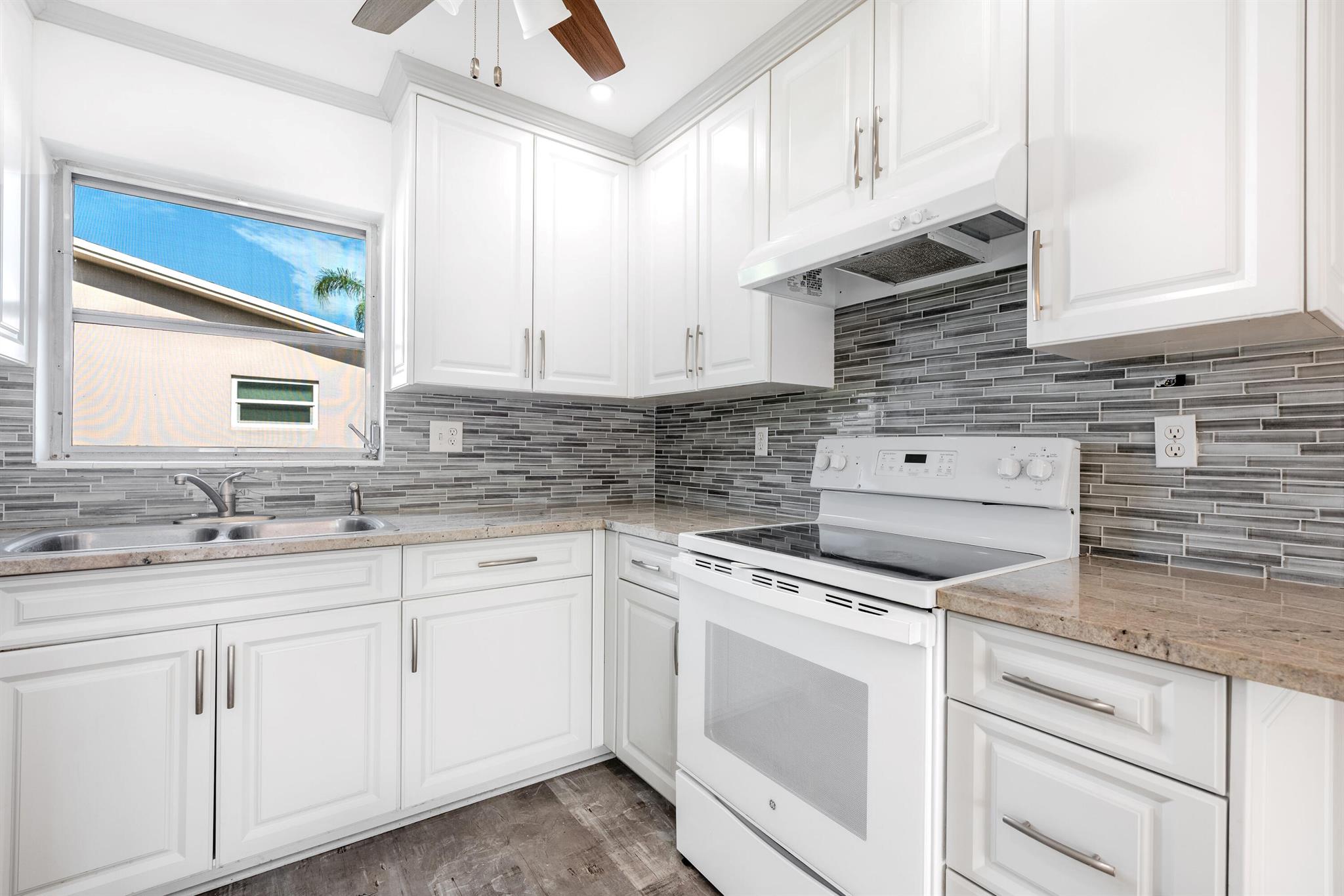 Cresthaven Villas 28 Cond