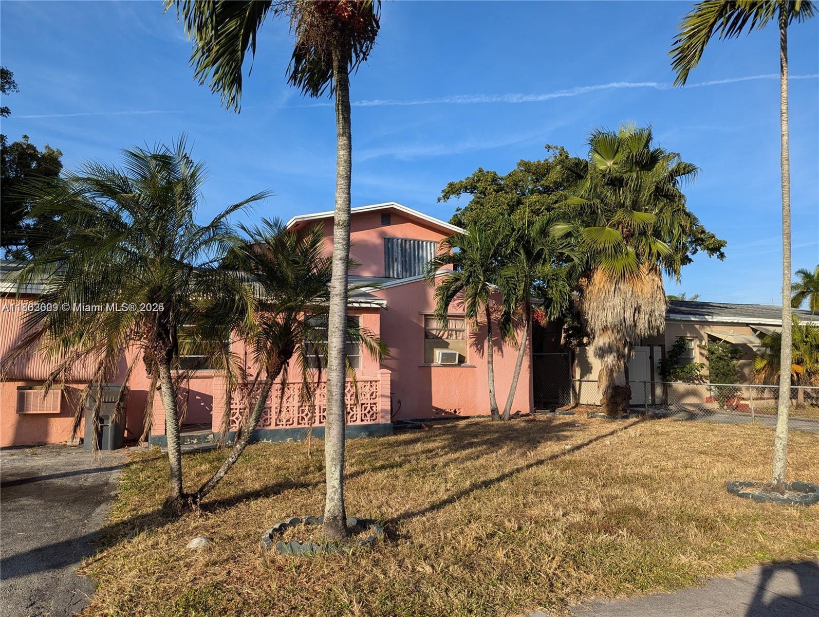 House for Sale in Hollywood, FL