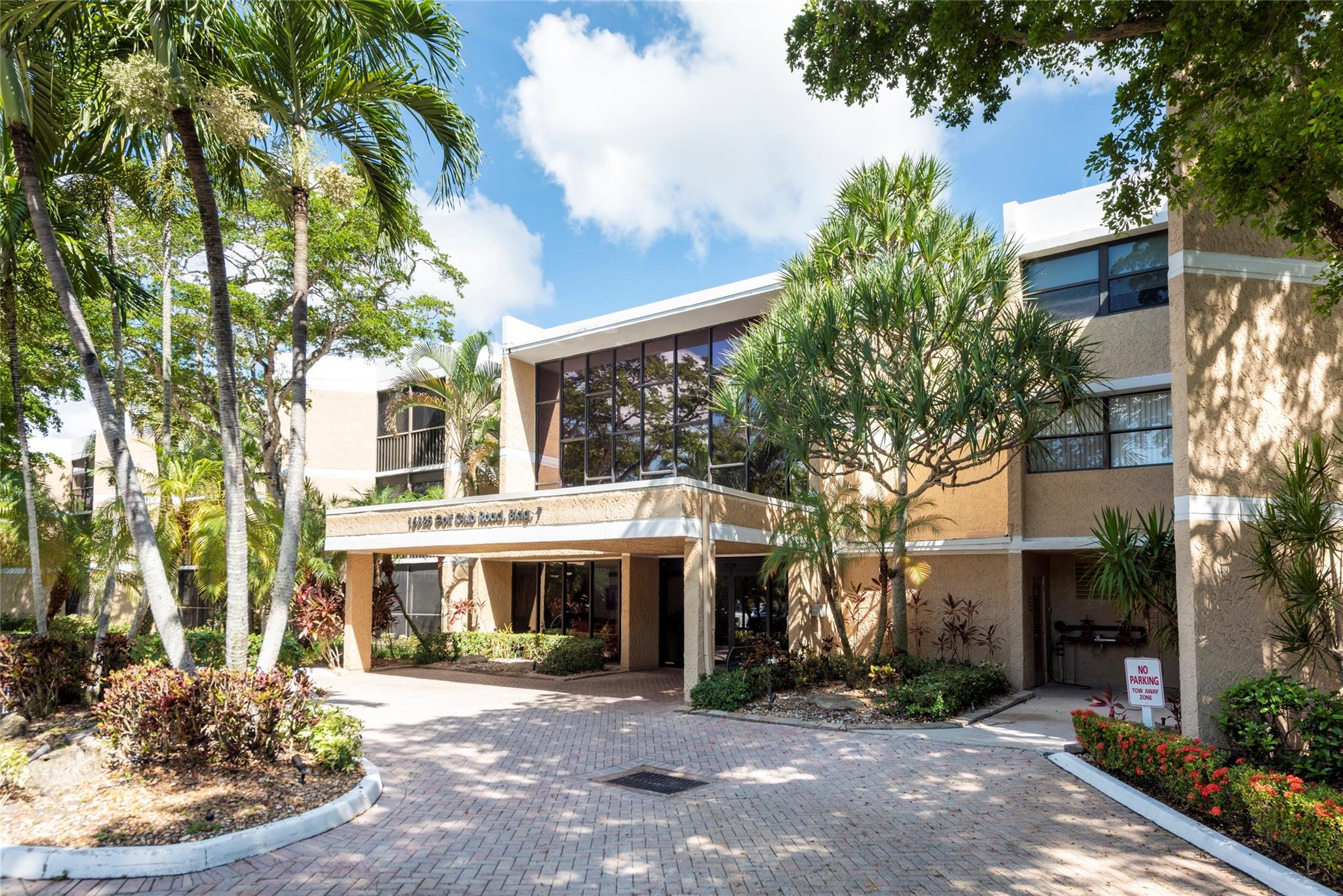 Homes for sale in Weston, FL | 16325 Golf Club Rd #210, Weston, FL 33326 | MLS# F10519980