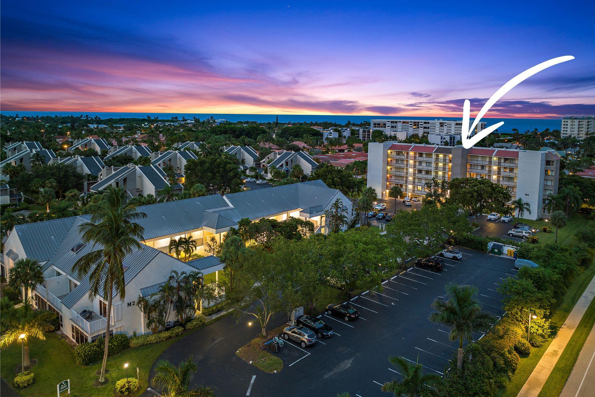 Jupiter Ocean And Racquet