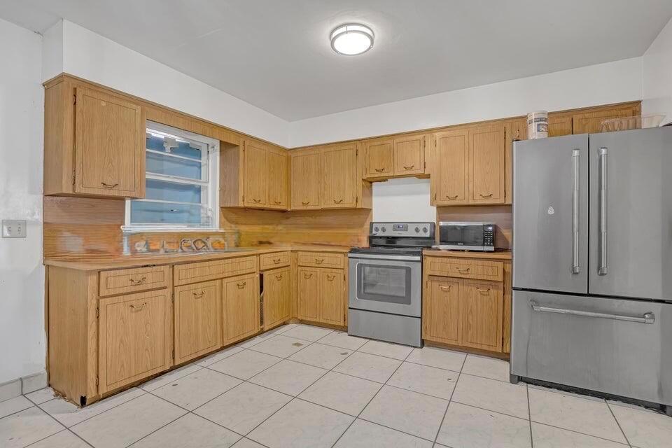 Homes for sale in West Palm Beach, FL | 3308 Lake Avenue, West Palm Beach, FL 33405 | MLS# R11117594